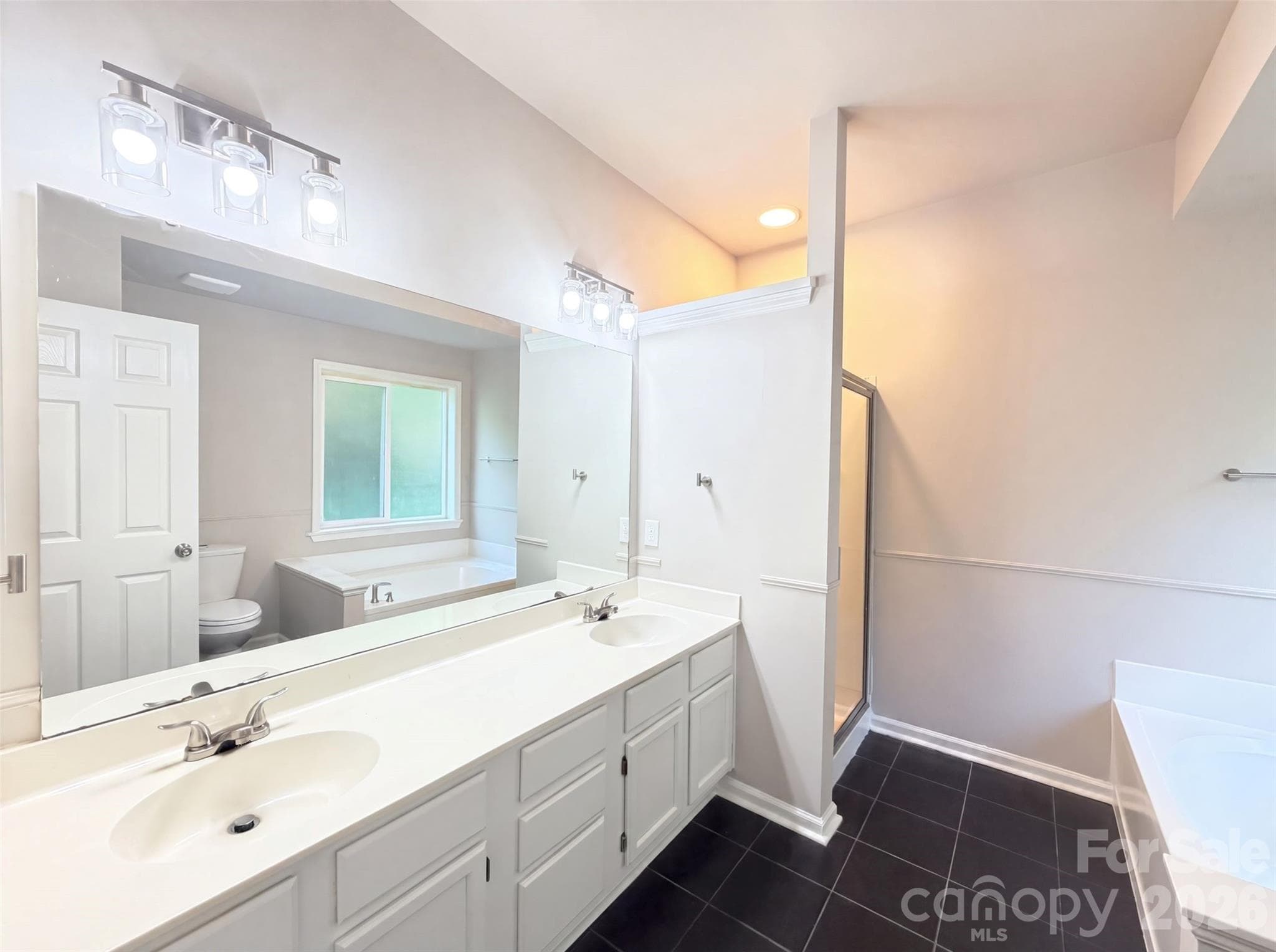 Single Family Residence at 8536 Albury Walk Lane, Charlotte, photo 10 of 16