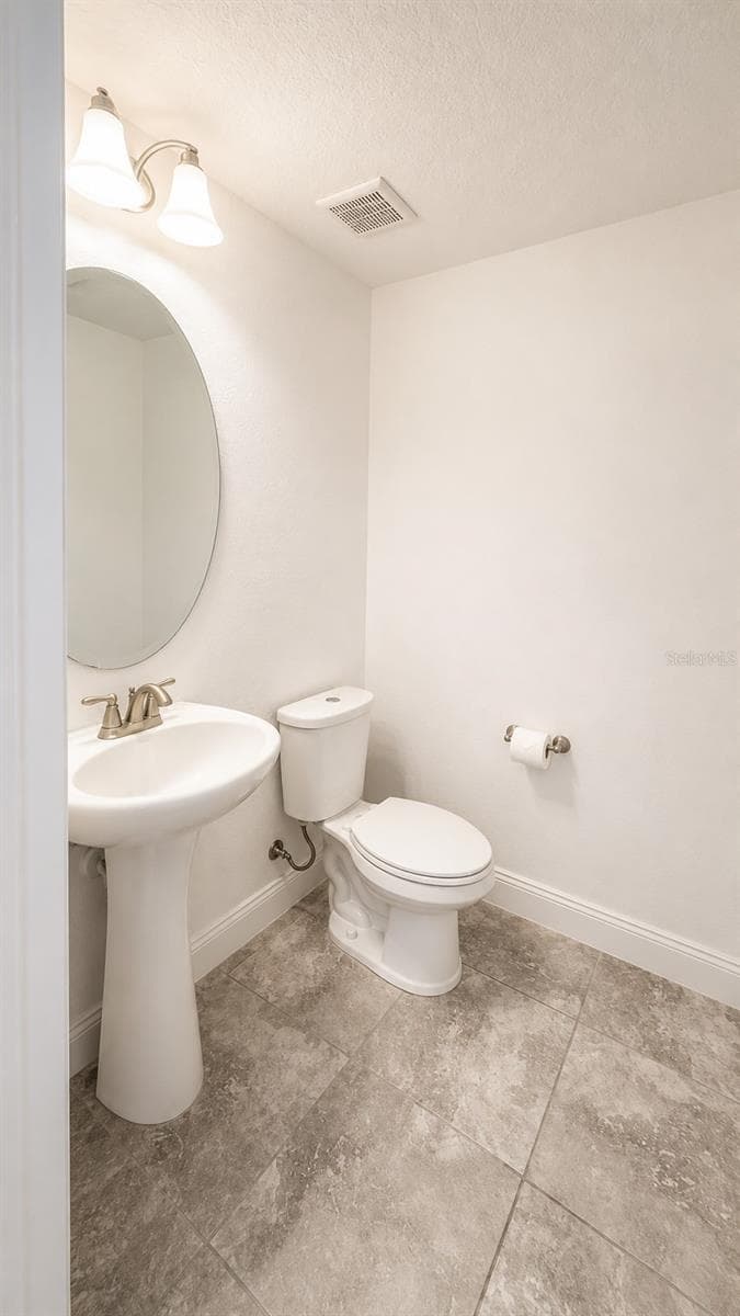 half bathroom - 1st floor - 14051 HELSBY ST, ORLANDO