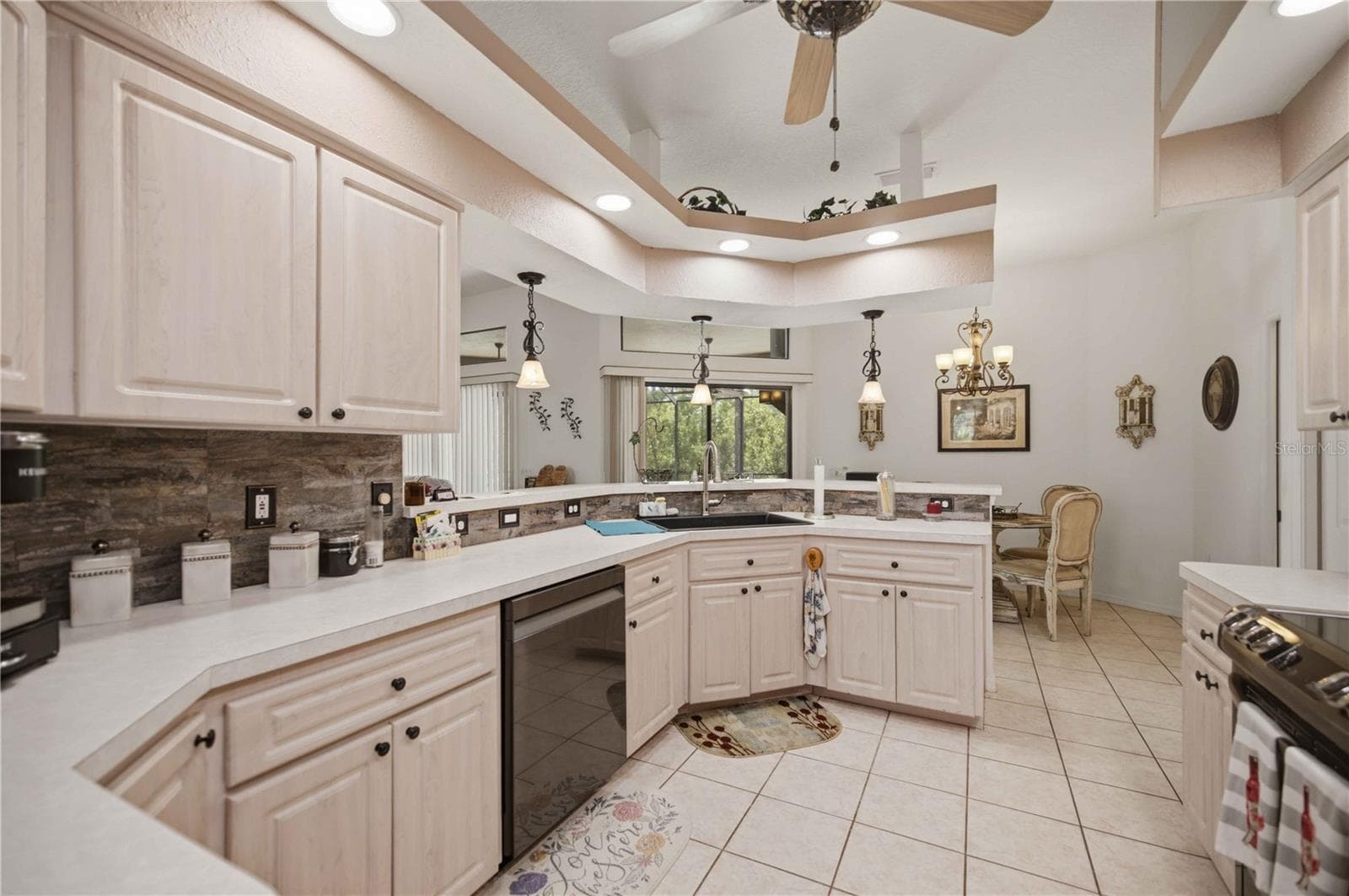Single Family Residence at 4710 W MUSTANG BLVD, BEVERLY HILLS, photo 17 of 40