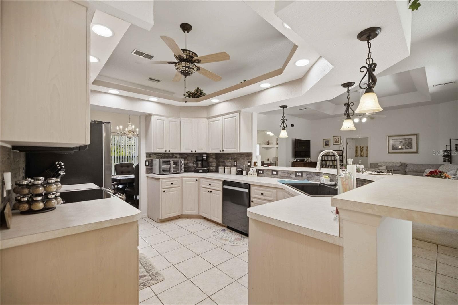 Single Family Residence at 4710 W MUSTANG BLVD, BEVERLY HILLS, photo 18 of 40