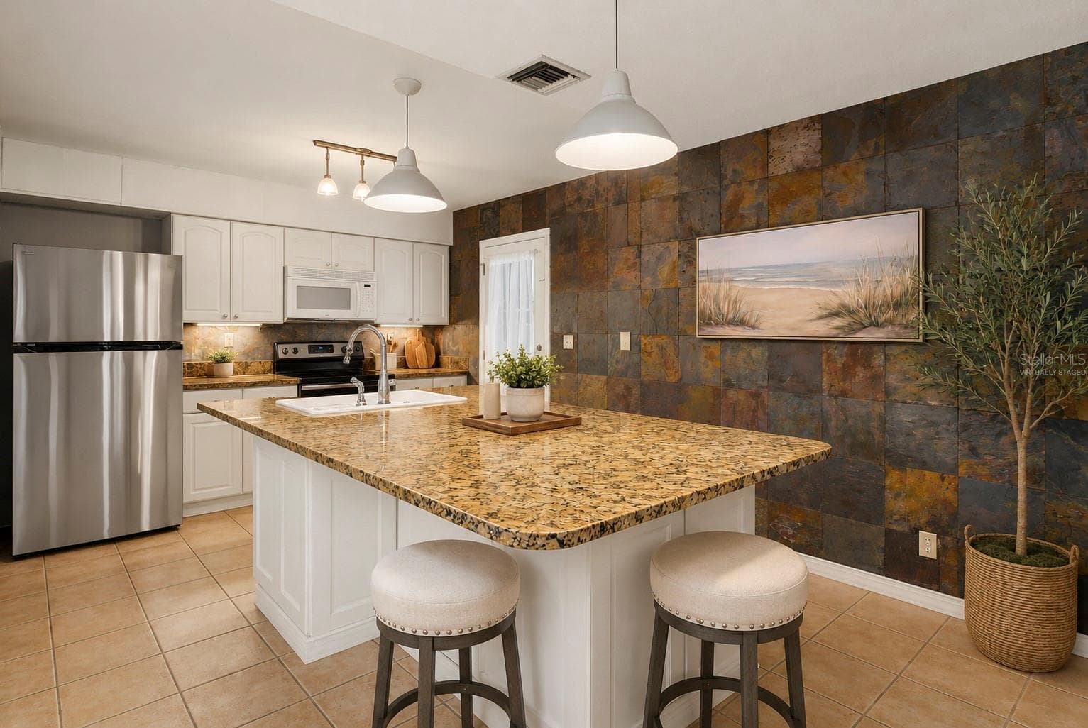 Virtually Staged - 10145 BLUFF CT, ORLANDO