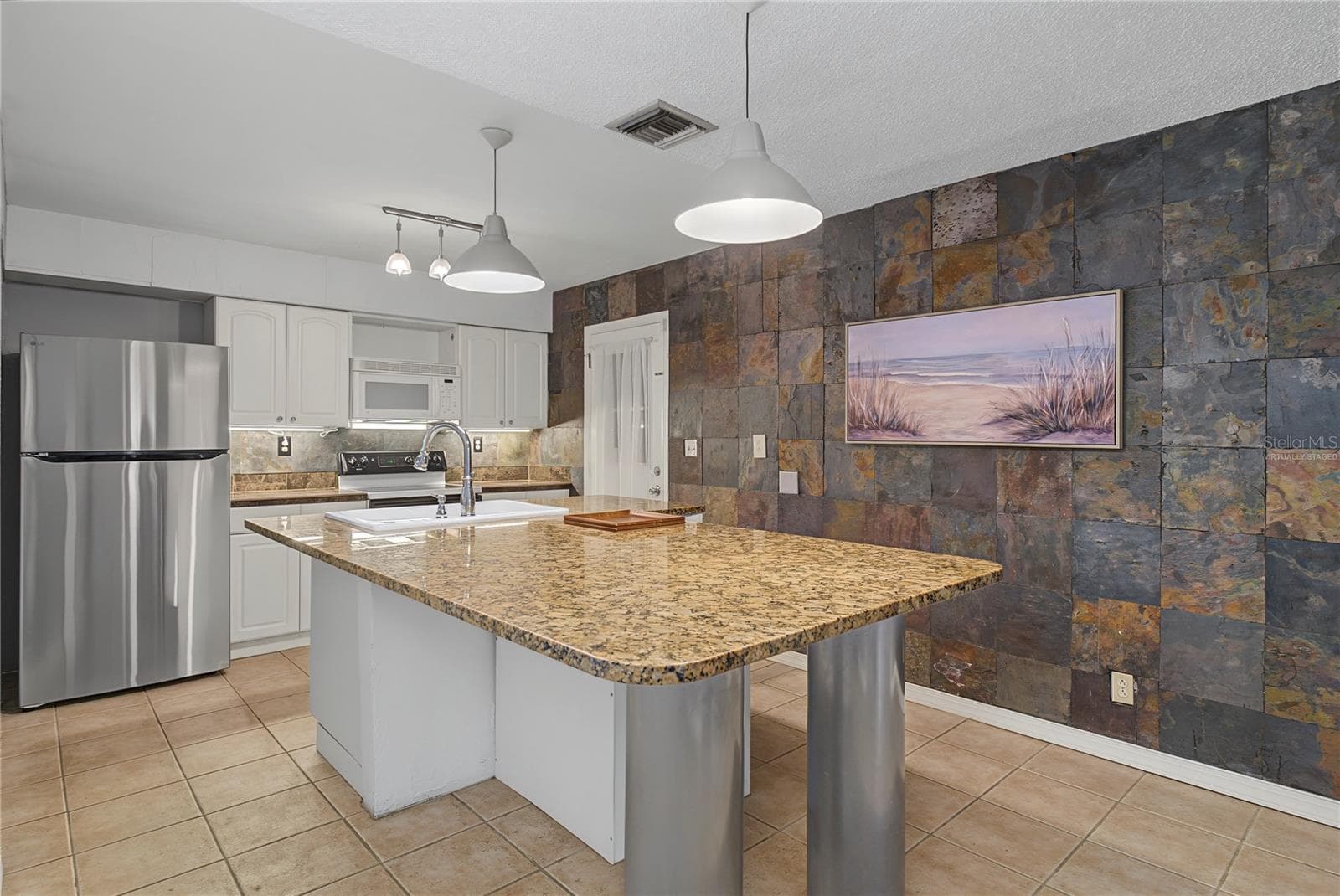 Virtually Staged - 10145 BLUFF CT, ORLANDO