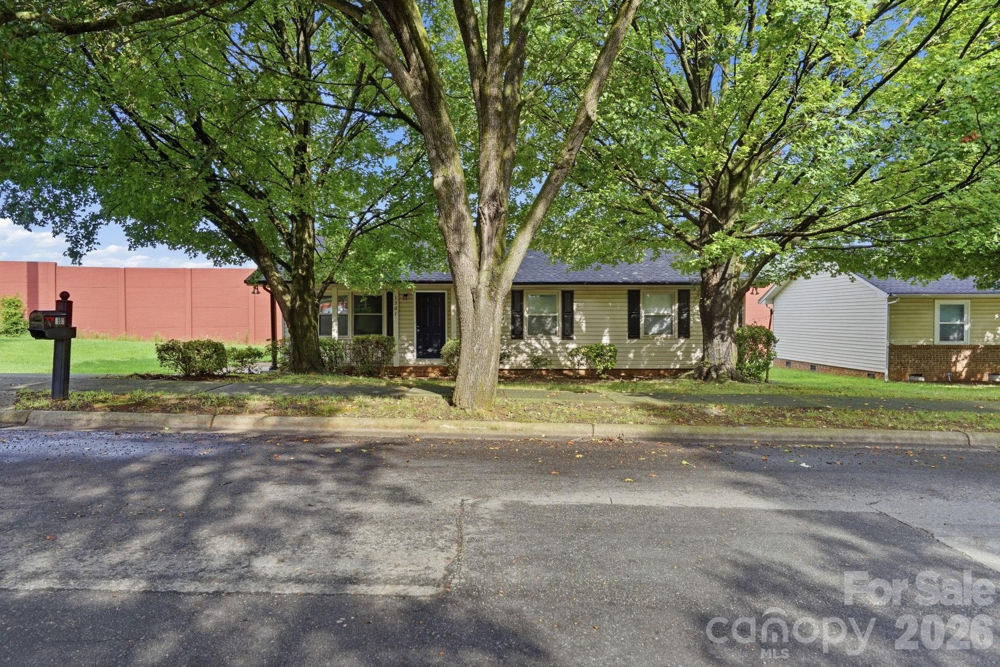 1501 Whisnant Street