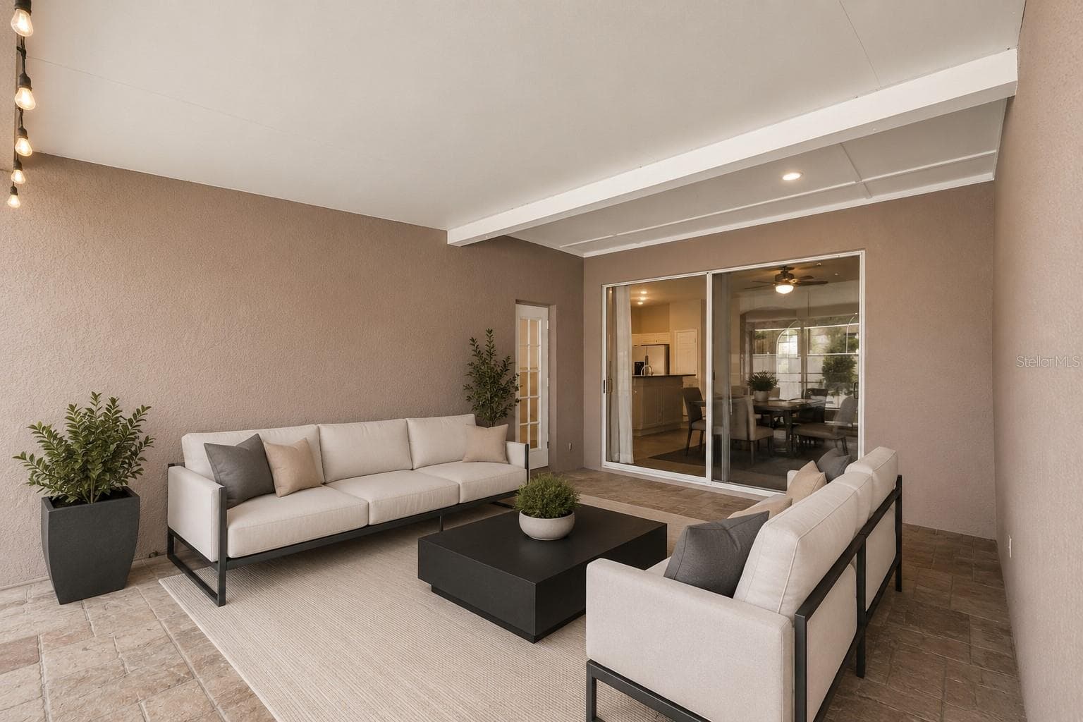Modern-Digital Staging - 4814 PORTOBELLO CIR, VALRICO
