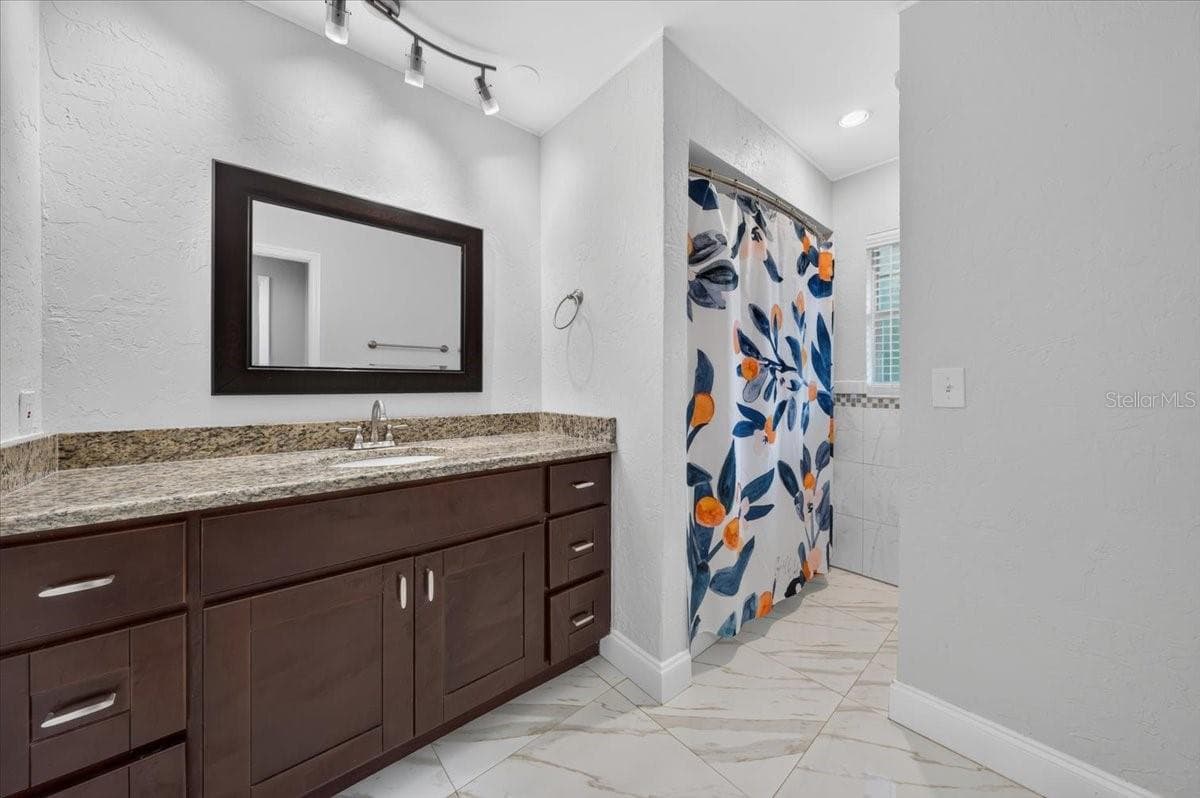 Single Family Residence at 100 MATISSE CIR W, NOKOMIS, photo 33 of 47