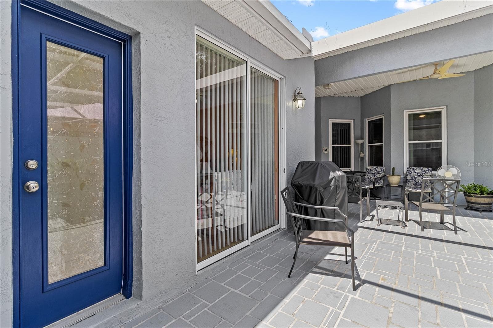 Courtyard view of detached 3rd bedroom bathroom entrance and sliders - 3007 BELLFLOWER WAY, LAKELAND