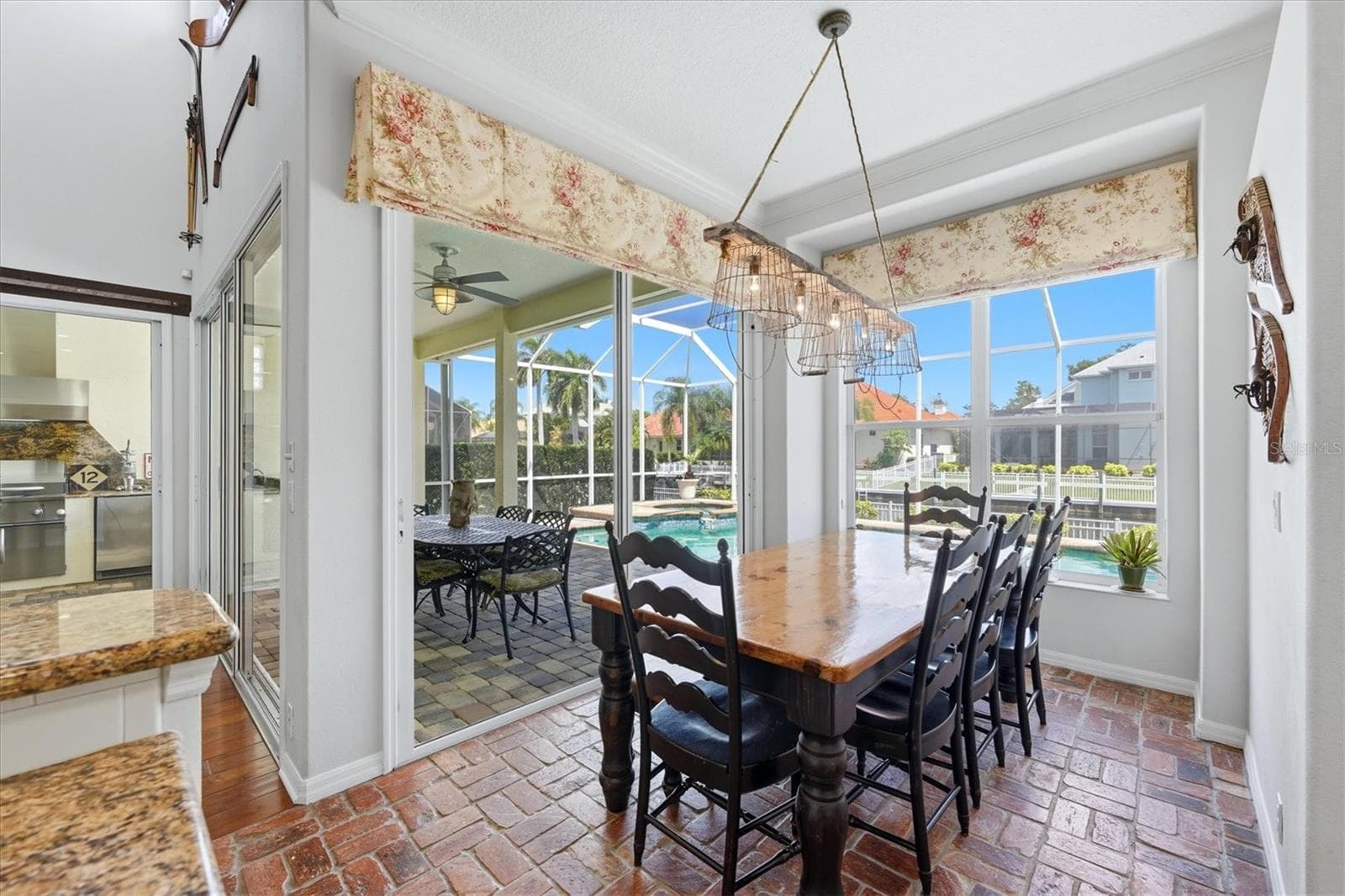 Casual Dining - 4747 PINNACLE DR, BRADENTON