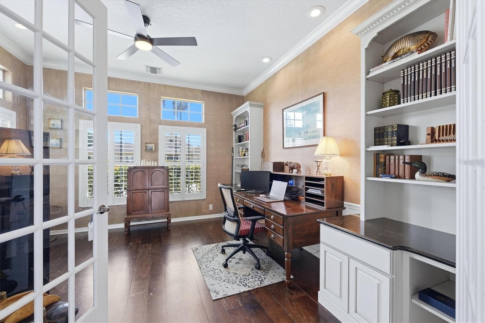 Office/Den with Built-Ins - 4747 PINNACLE DR, BRADENTON