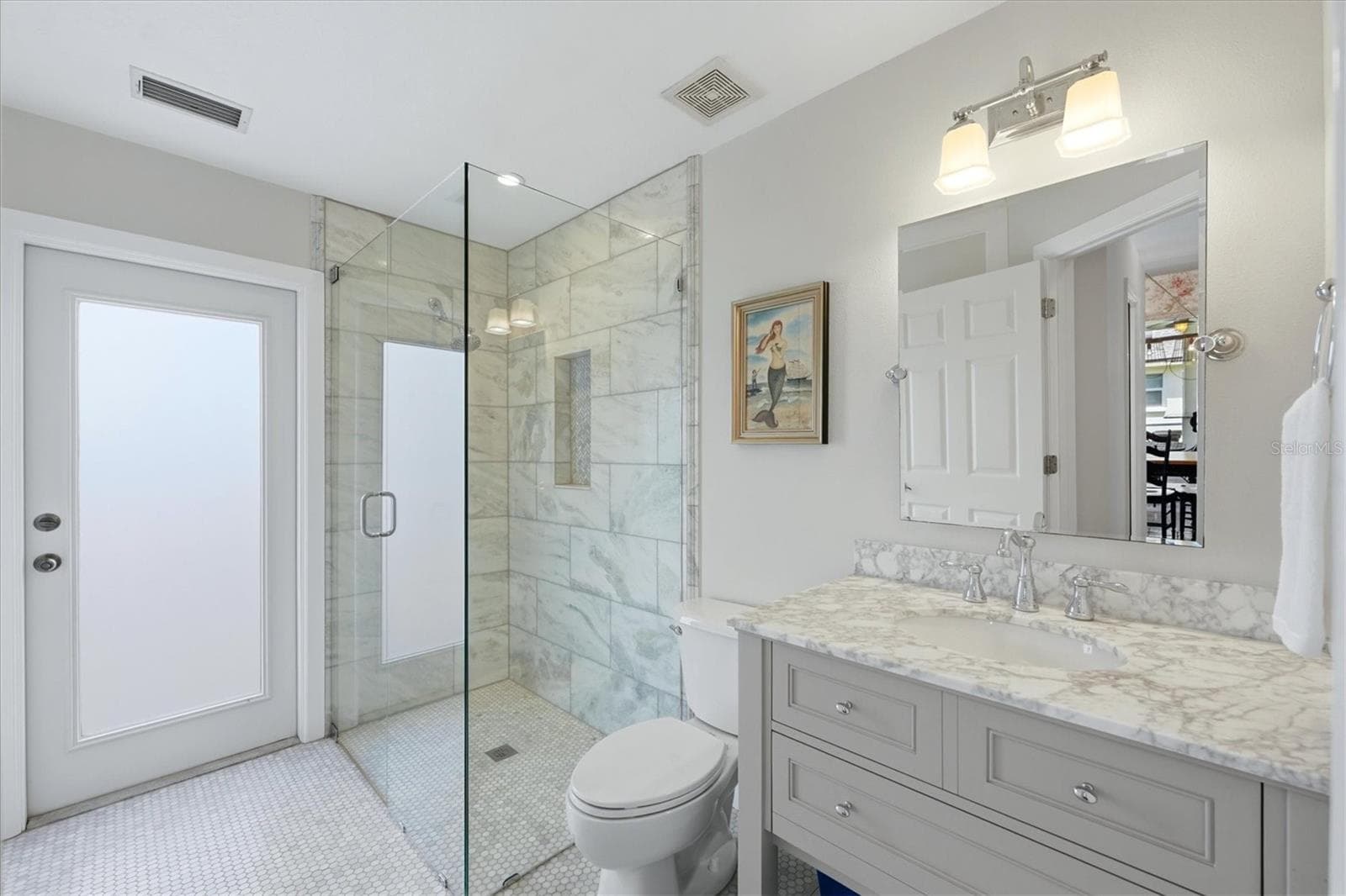 Hall/Pool Bath next to Bdrm 4 - 4747 PINNACLE DR, BRADENTON