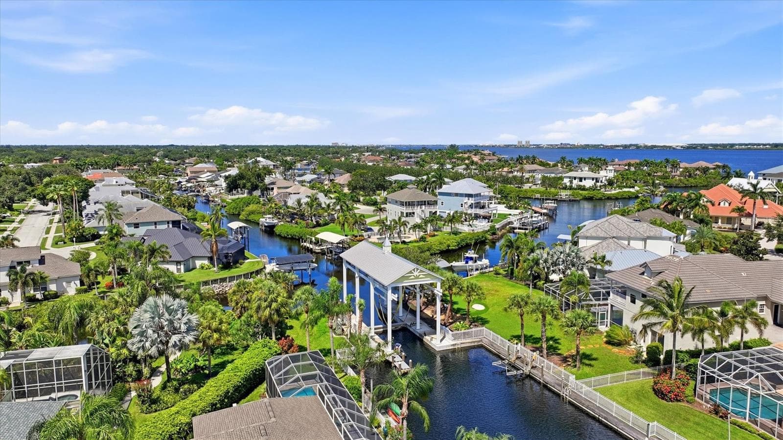 Freshwater Lift to Saltwater - 4747 PINNACLE DR, BRADENTON