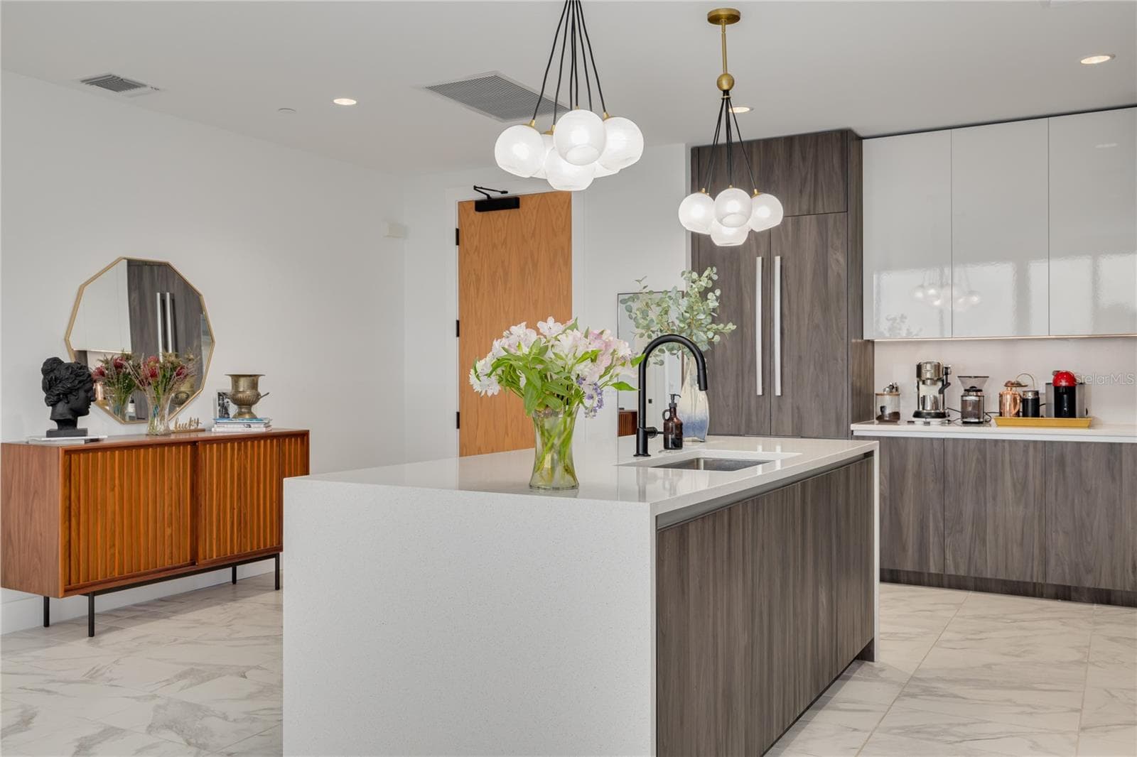 Condominium at 777 3RD AVE N #1104, ST PETERSBURG, photo 7 of 46