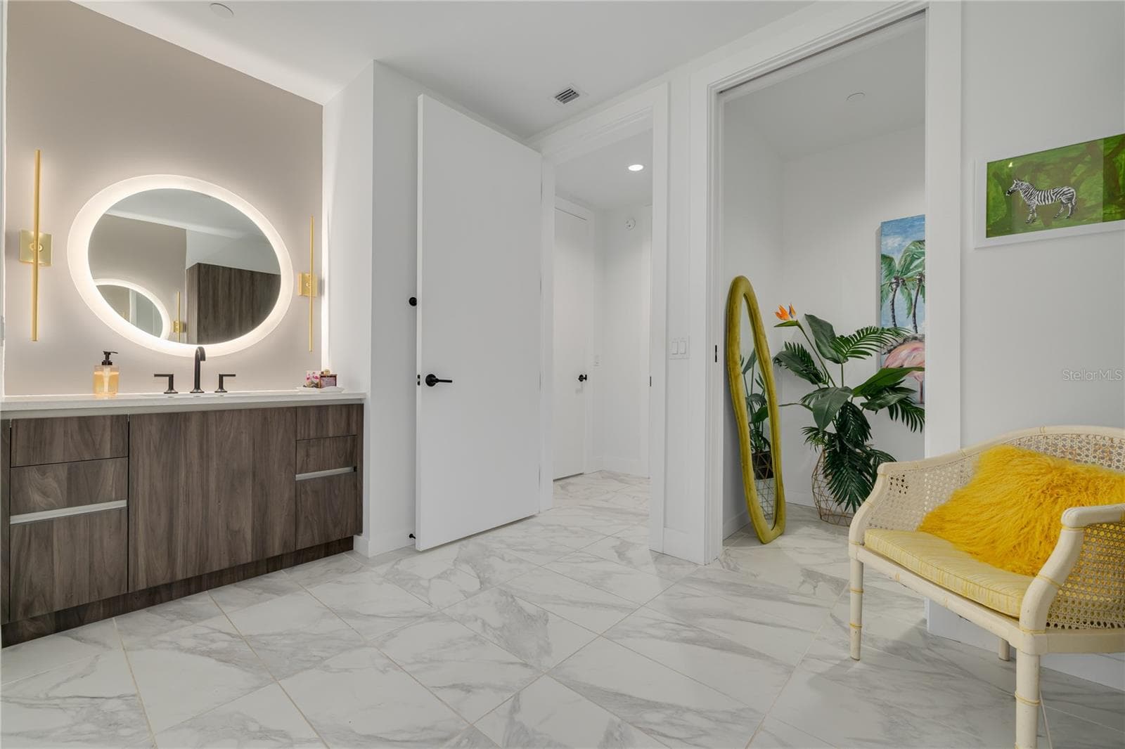 Condominium at 777 3RD AVE N #1104, ST PETERSBURG, photo 23 of 46