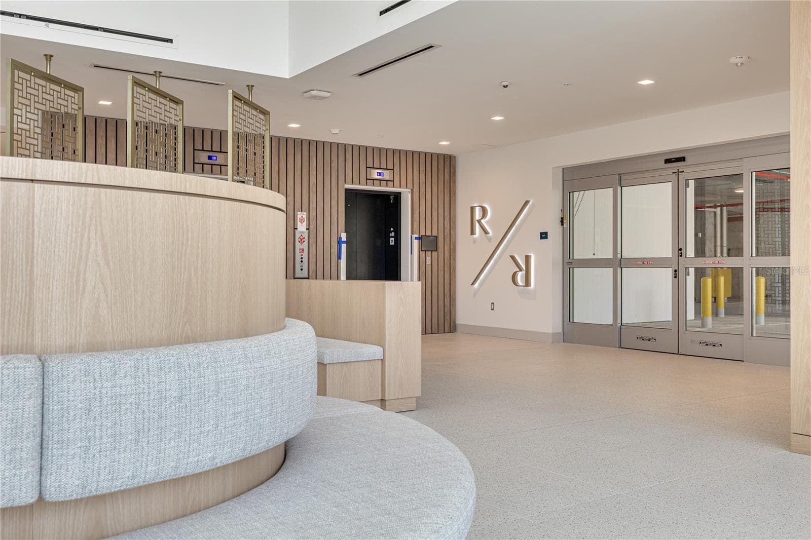 Condominium at 777 3RD AVE N #1104, ST PETERSBURG, photo 38 of 46