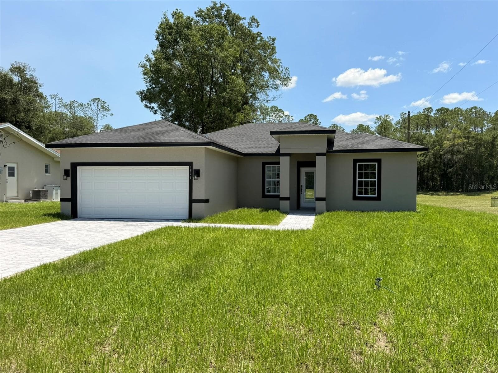 1978 W RUTLAND DR