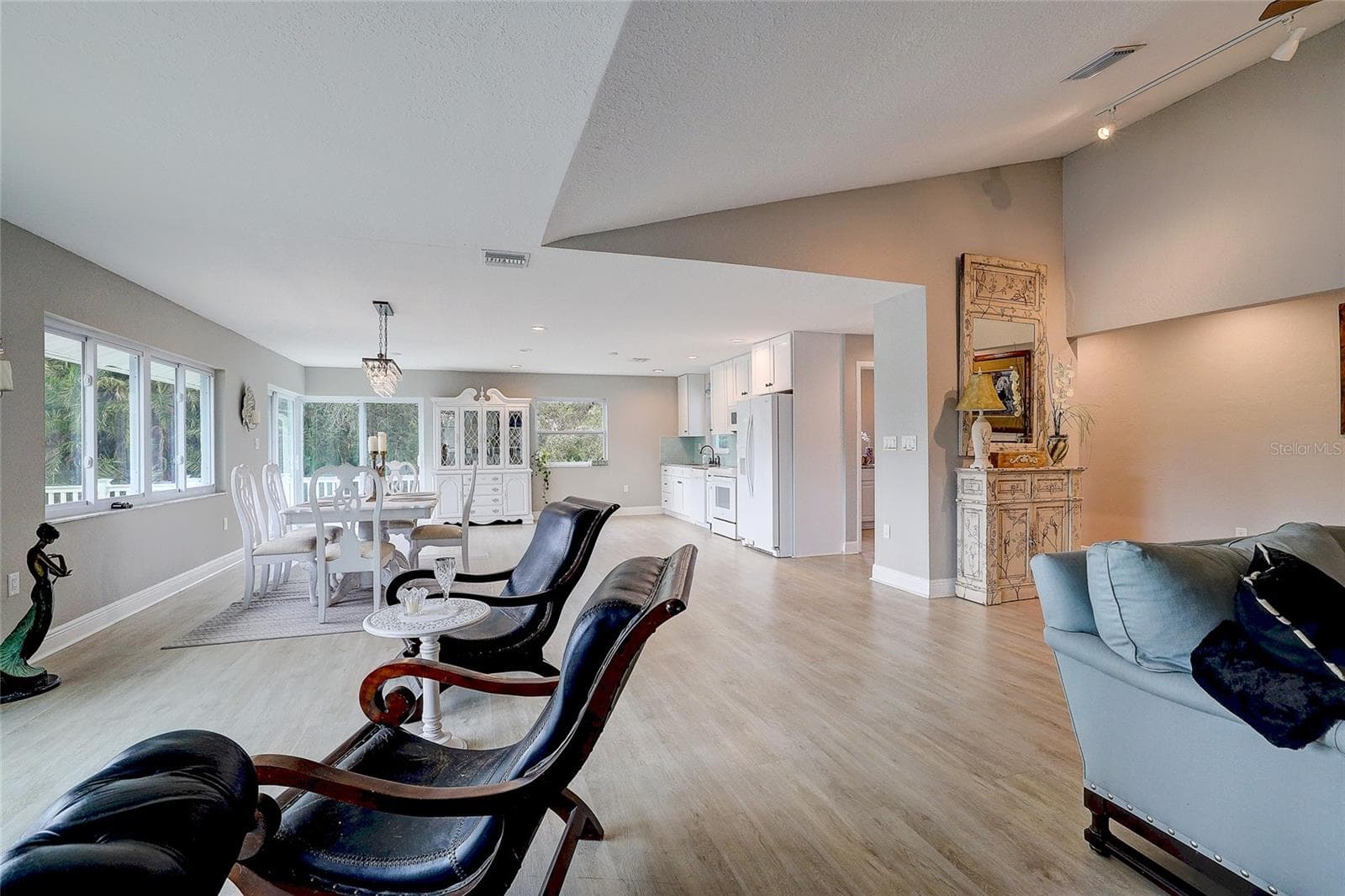 Single Family Residence at 3214 N SECLUSION DR, SARASOTA, photo 11 of 45