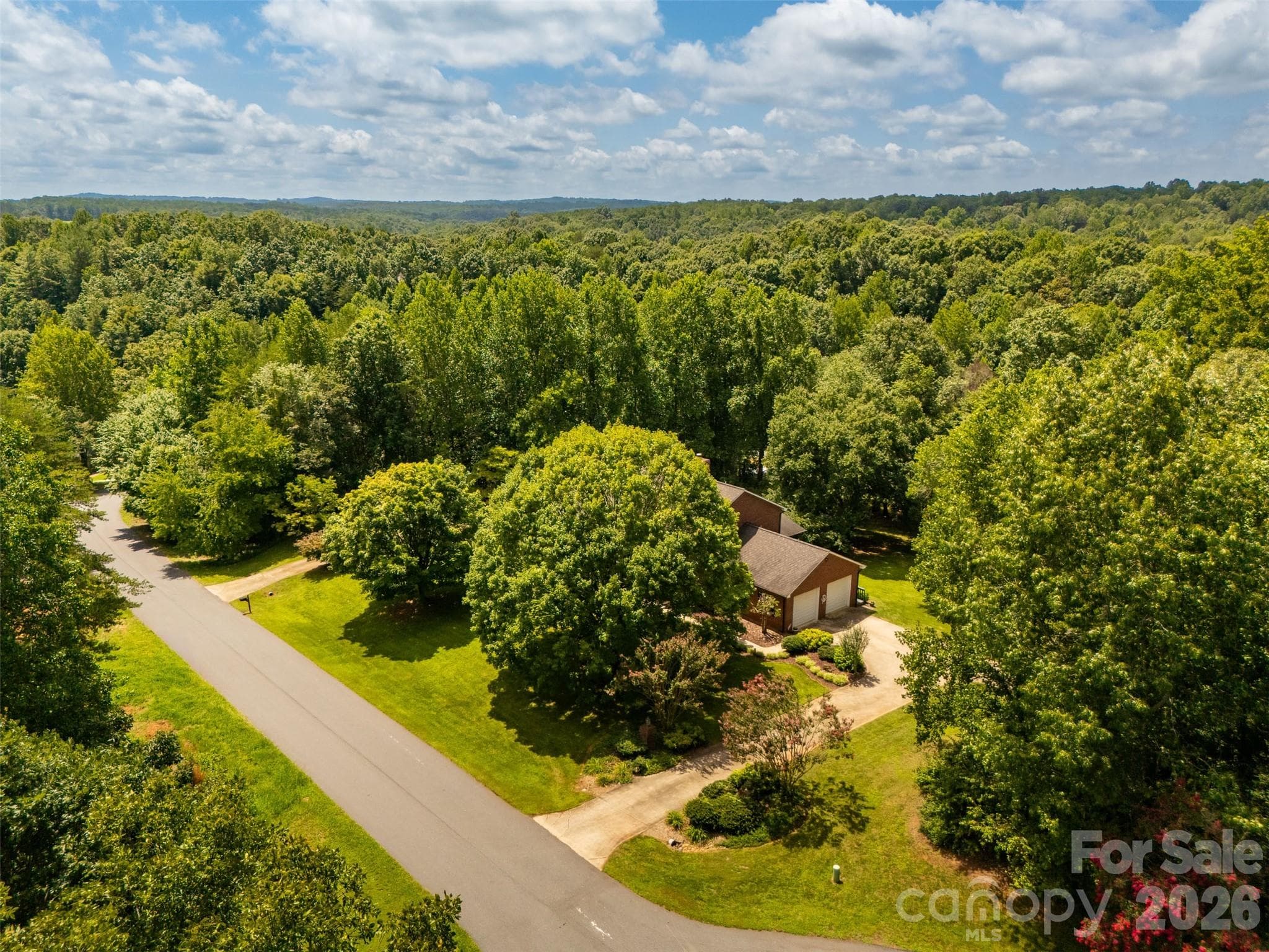 Single Family Residence at 1413 Windemere Lane, Hickory, photo 4 of 48