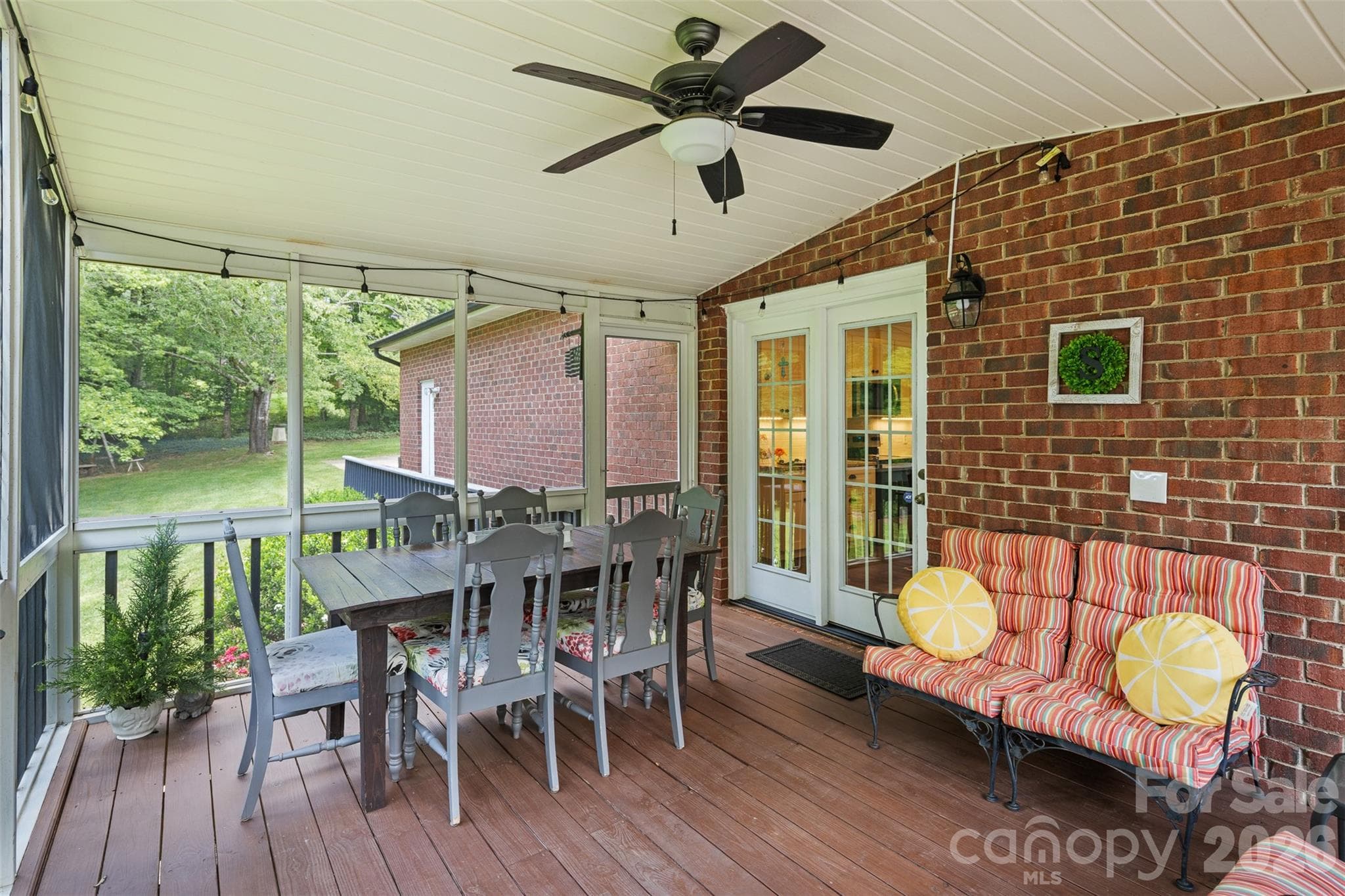 Single Family Residence at 1413 Windemere Lane, Hickory, photo 19 of 48