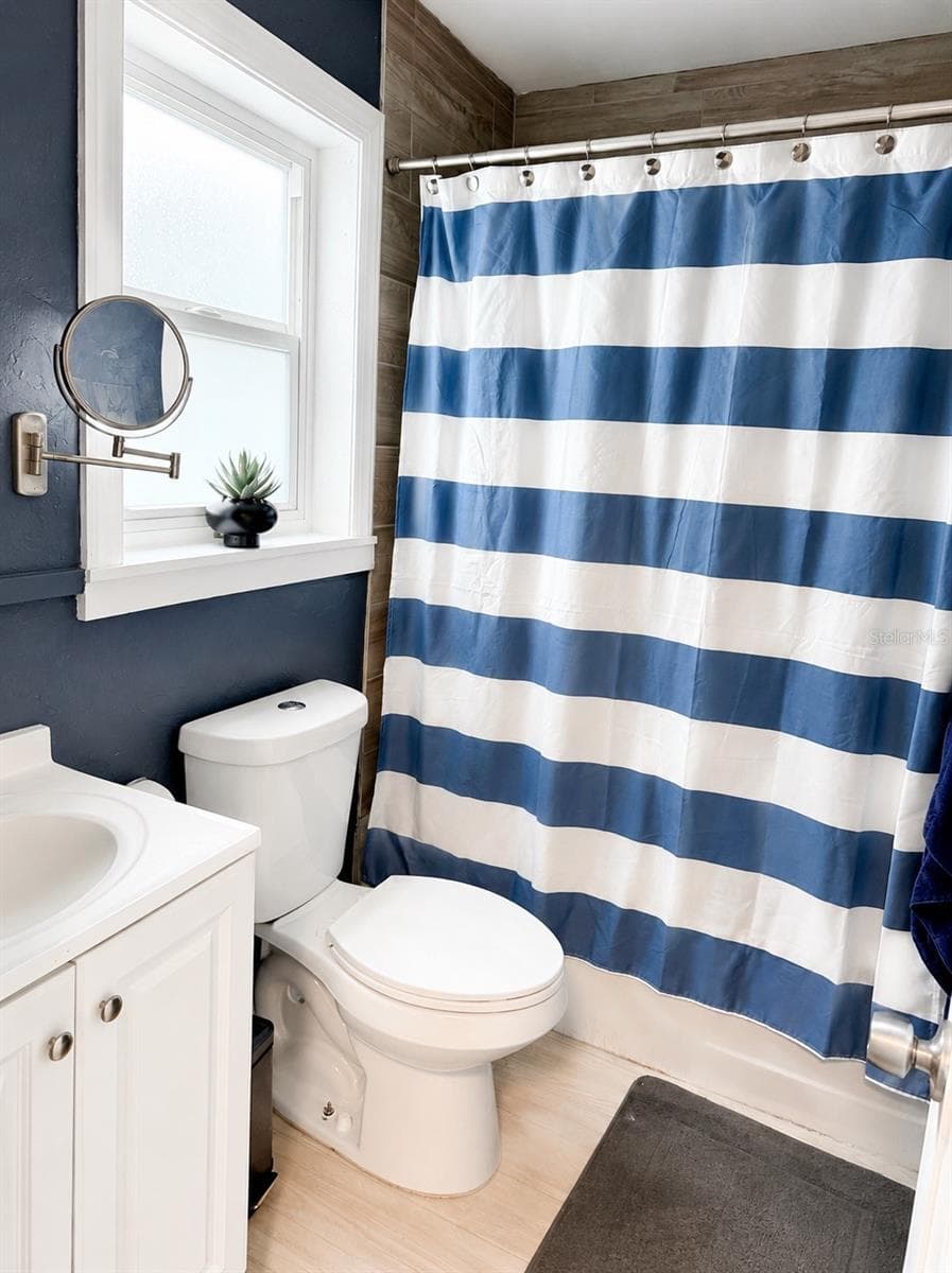 Bathroom - 926 29TH ST N, ST PETERSBURG