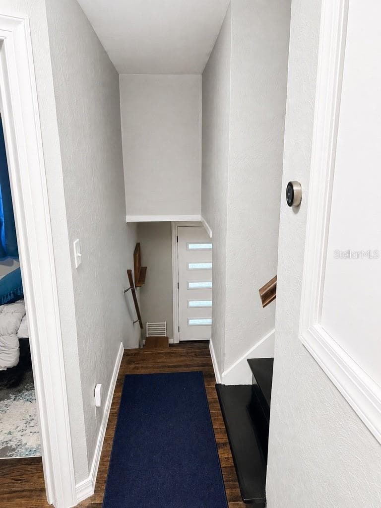 2nd floor hall - 926 29TH ST N, ST PETERSBURG