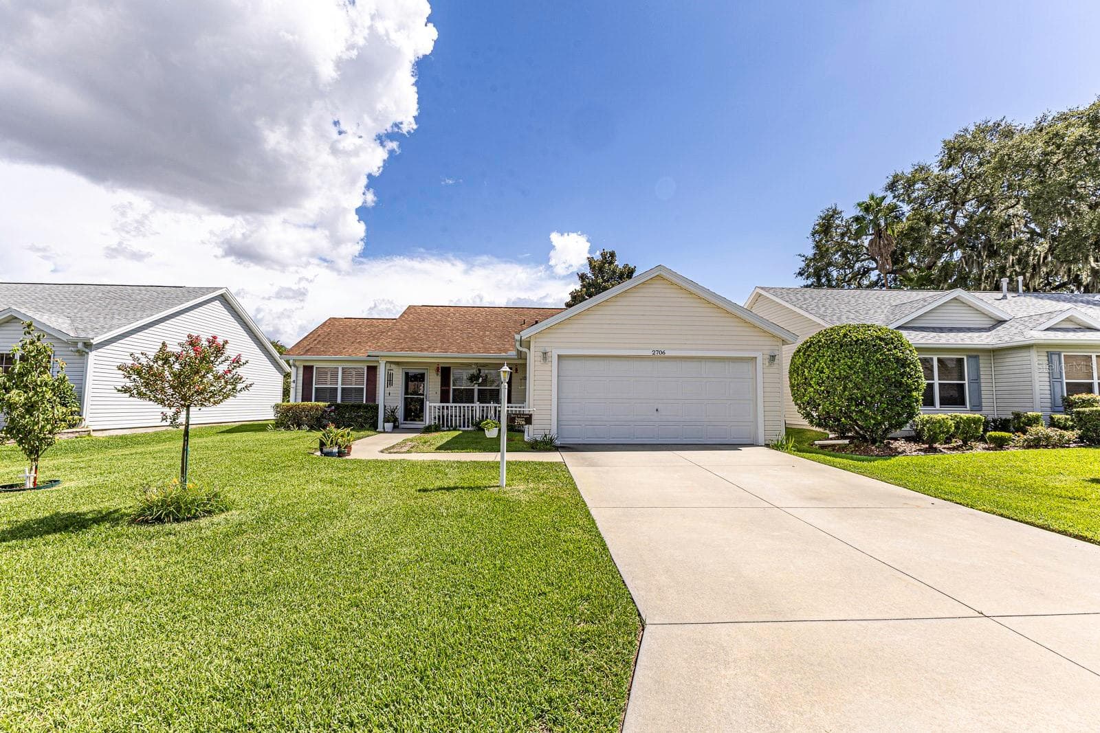 Front view of home - 2706 MORVEN PARK WAY, THE VILLAGES