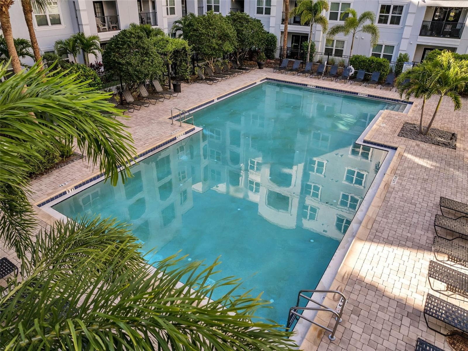 Community Pool - 300 E SOUTH ST #2001, ORLANDO