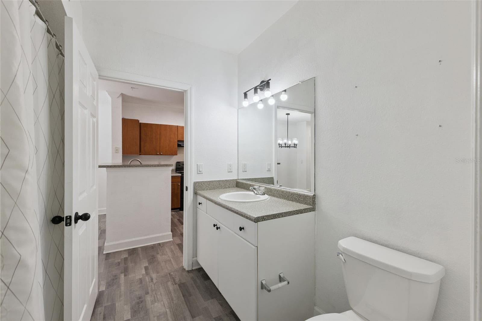 Secondary Bath and Guest Bath - 300 E SOUTH ST #2001, ORLANDO