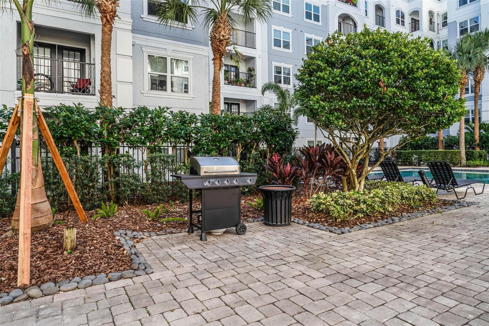 The Grande Downtown - grill area by the pool - 300 E SOUTH ST #2001, ORLANDO