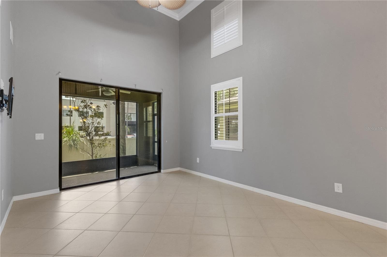 Townhouse at 5166 BAY ISLE CIR, CLEARWATER, photo 10 of 67