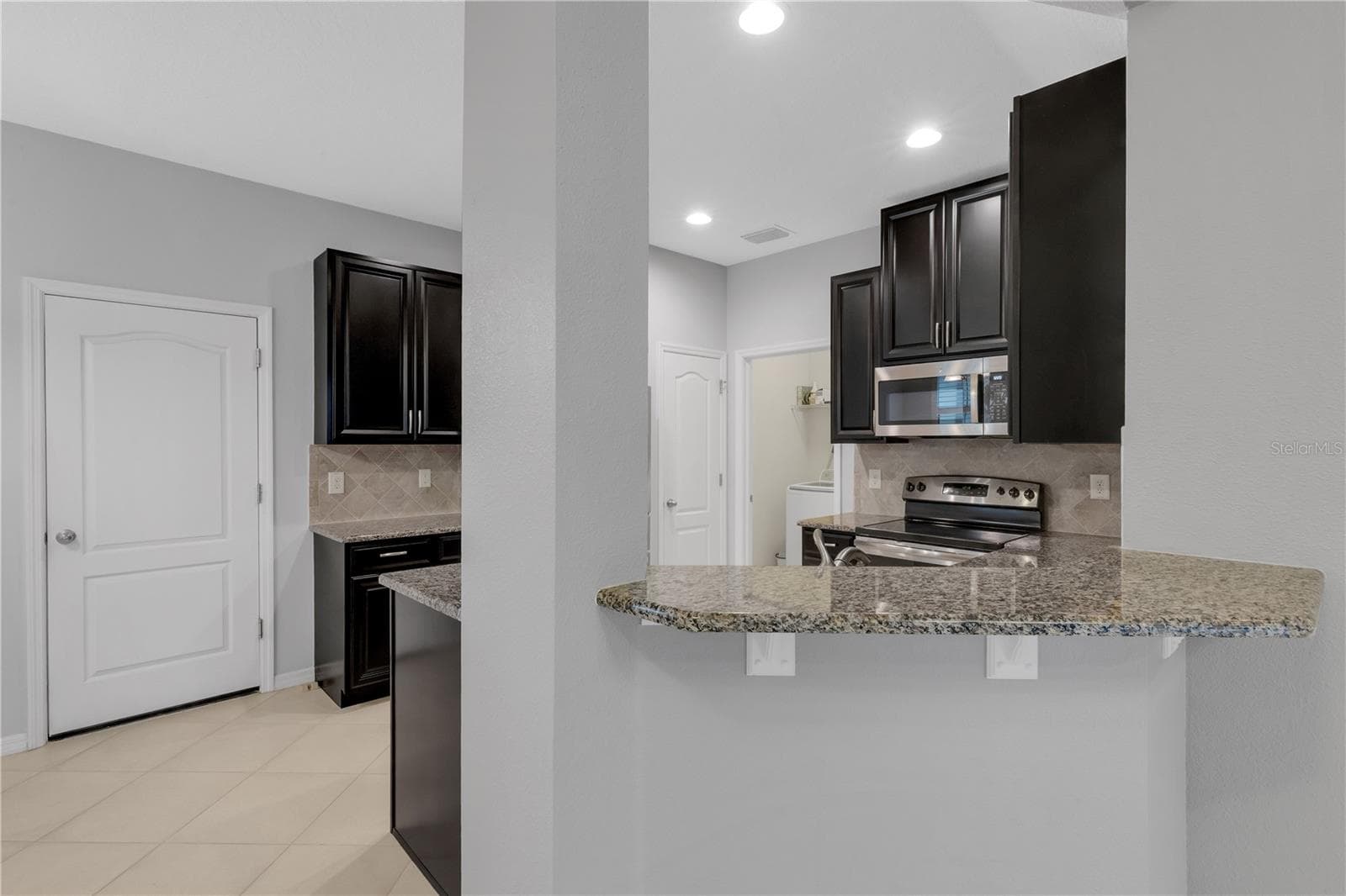 Townhouse at 5166 BAY ISLE CIR, CLEARWATER, photo 16 of 67