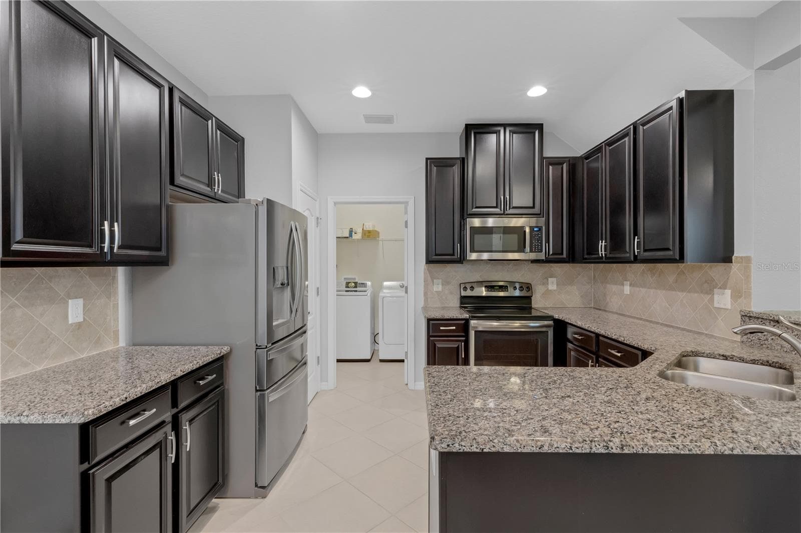 Townhouse at 5166 BAY ISLE CIR, CLEARWATER, photo 18 of 67