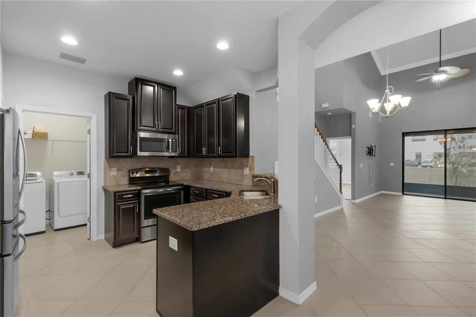 Townhouse at 5166 BAY ISLE CIR, CLEARWATER, photo 19 of 67