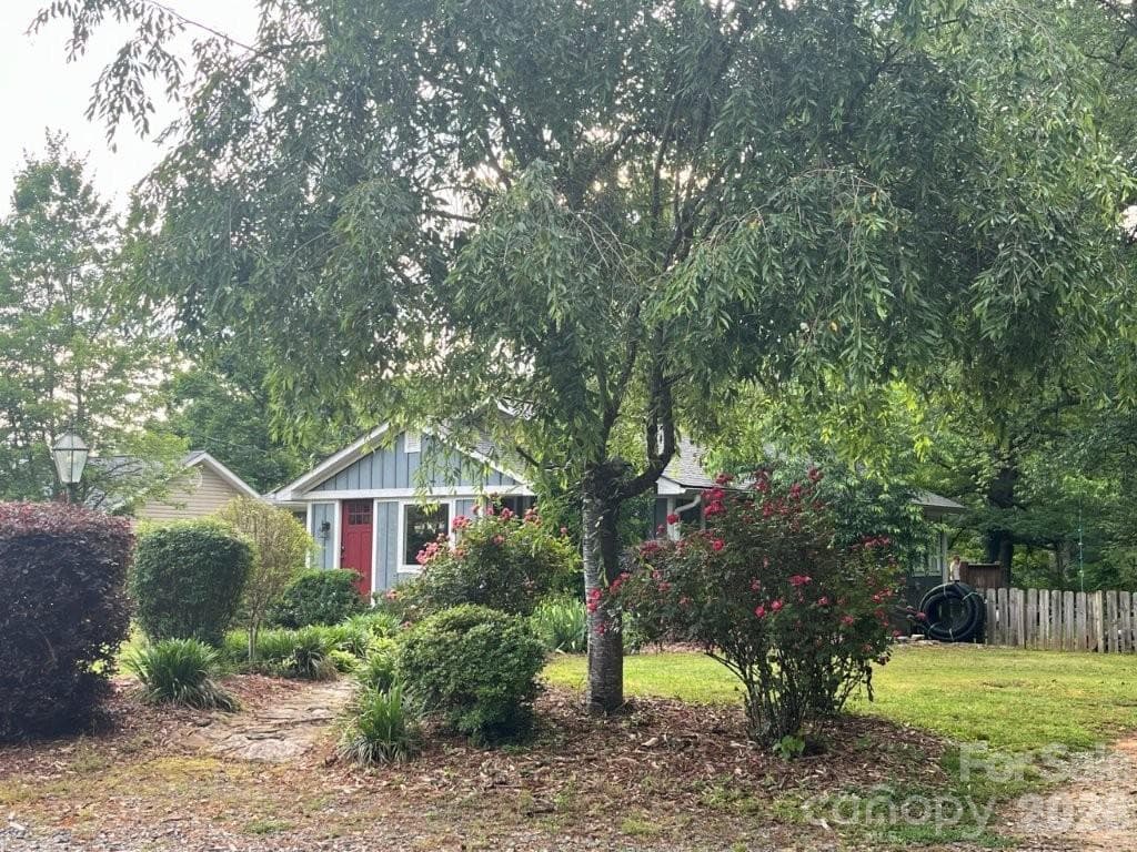 Single Family Residence at 325 Ewbank Road, Etowah, photo 3 of 34