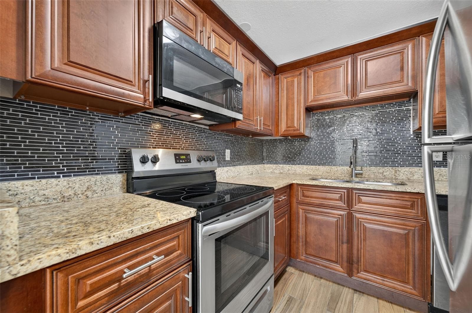 Condominium at 118 W AMERICA ST #2, ORLANDO, photo 4 of 17