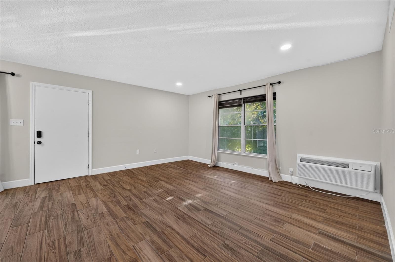 Condominium at 118 W AMERICA ST #2, ORLANDO, photo 8 of 17