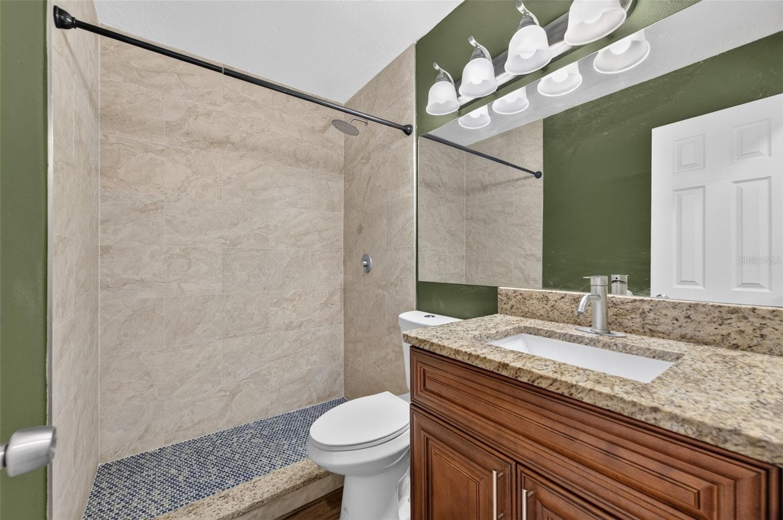 Condominium at 118 W AMERICA ST #2, ORLANDO, photo 13 of 17