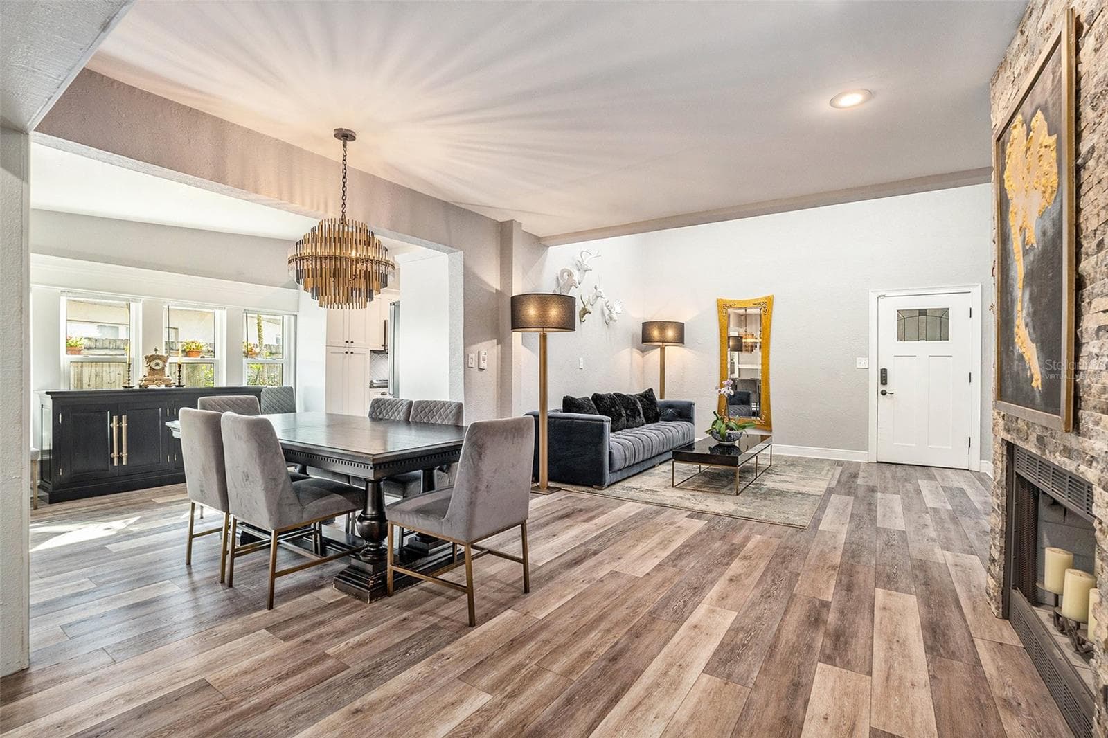 virtually staged - 2134 SERPENTINE CIR S, ST PETERSBURG