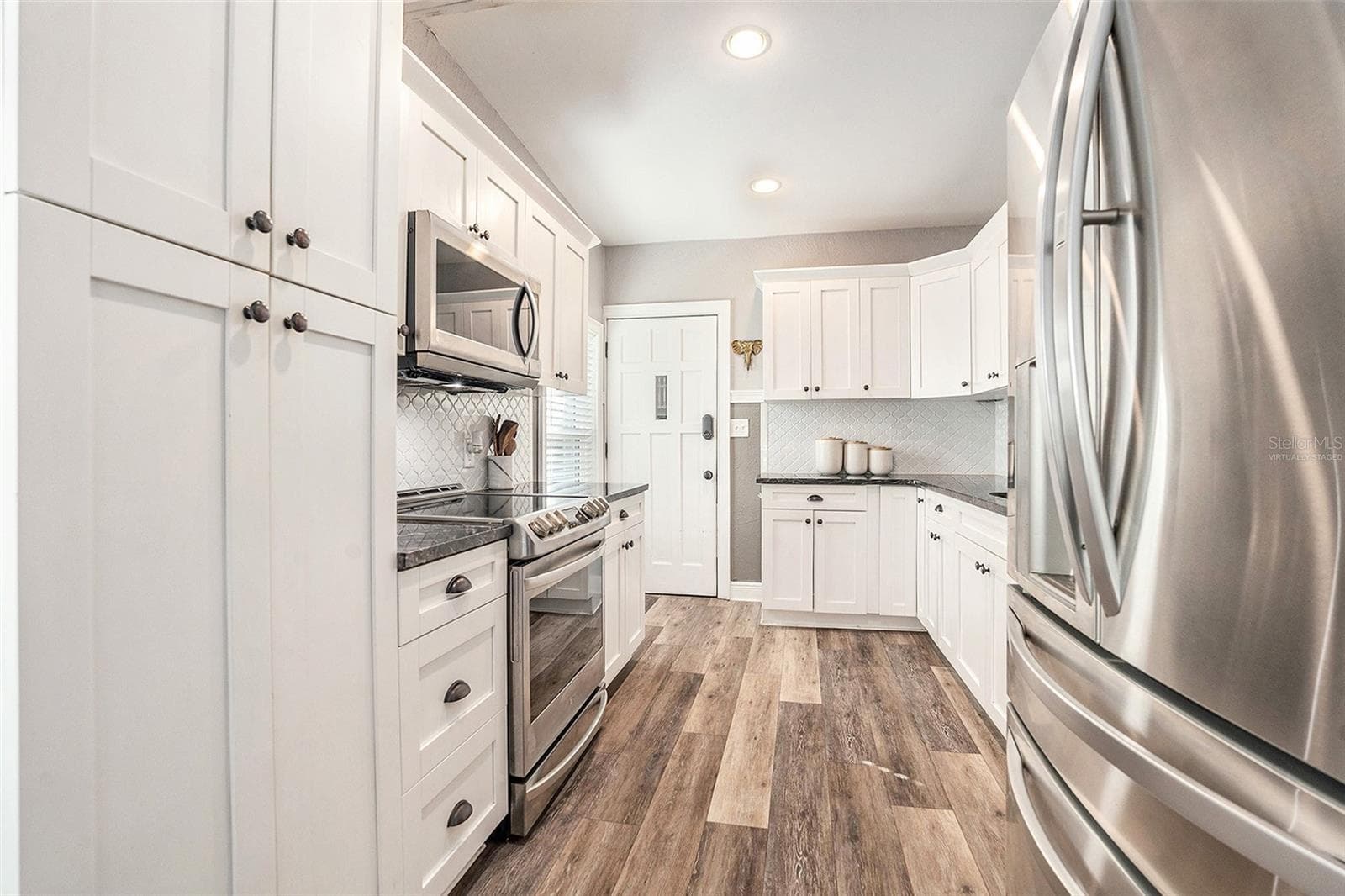 virtually staged - 2134 SERPENTINE CIR S, ST PETERSBURG
