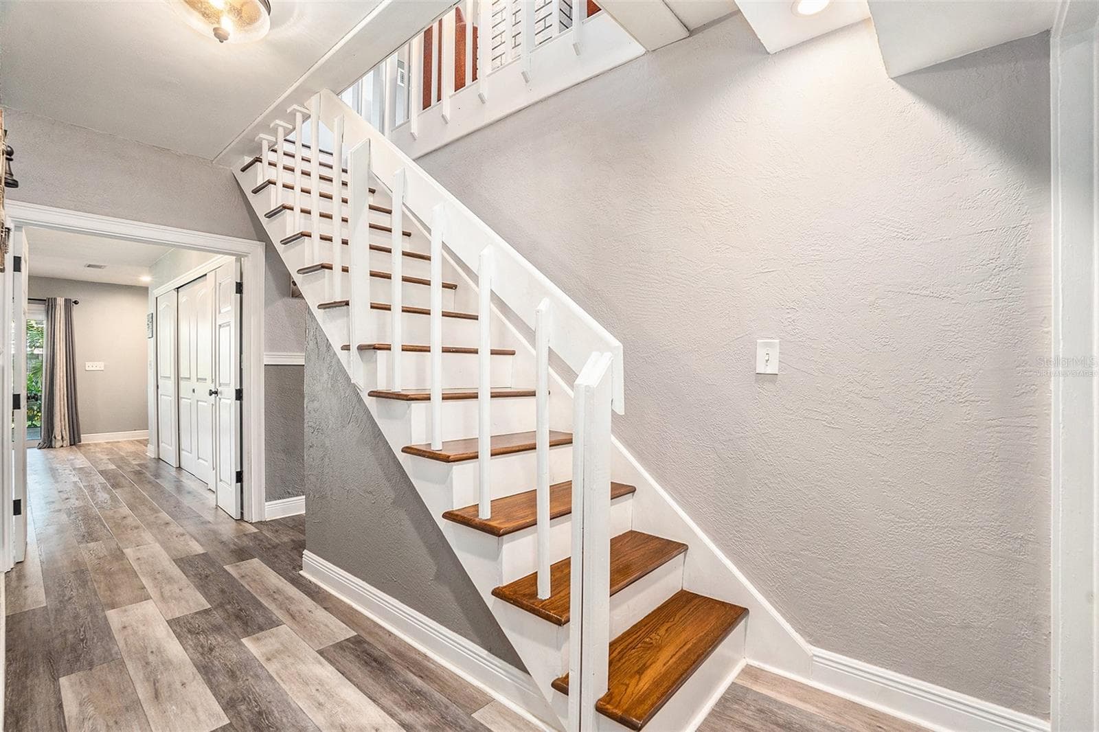 virtually staged - 2134 SERPENTINE CIR S, ST PETERSBURG