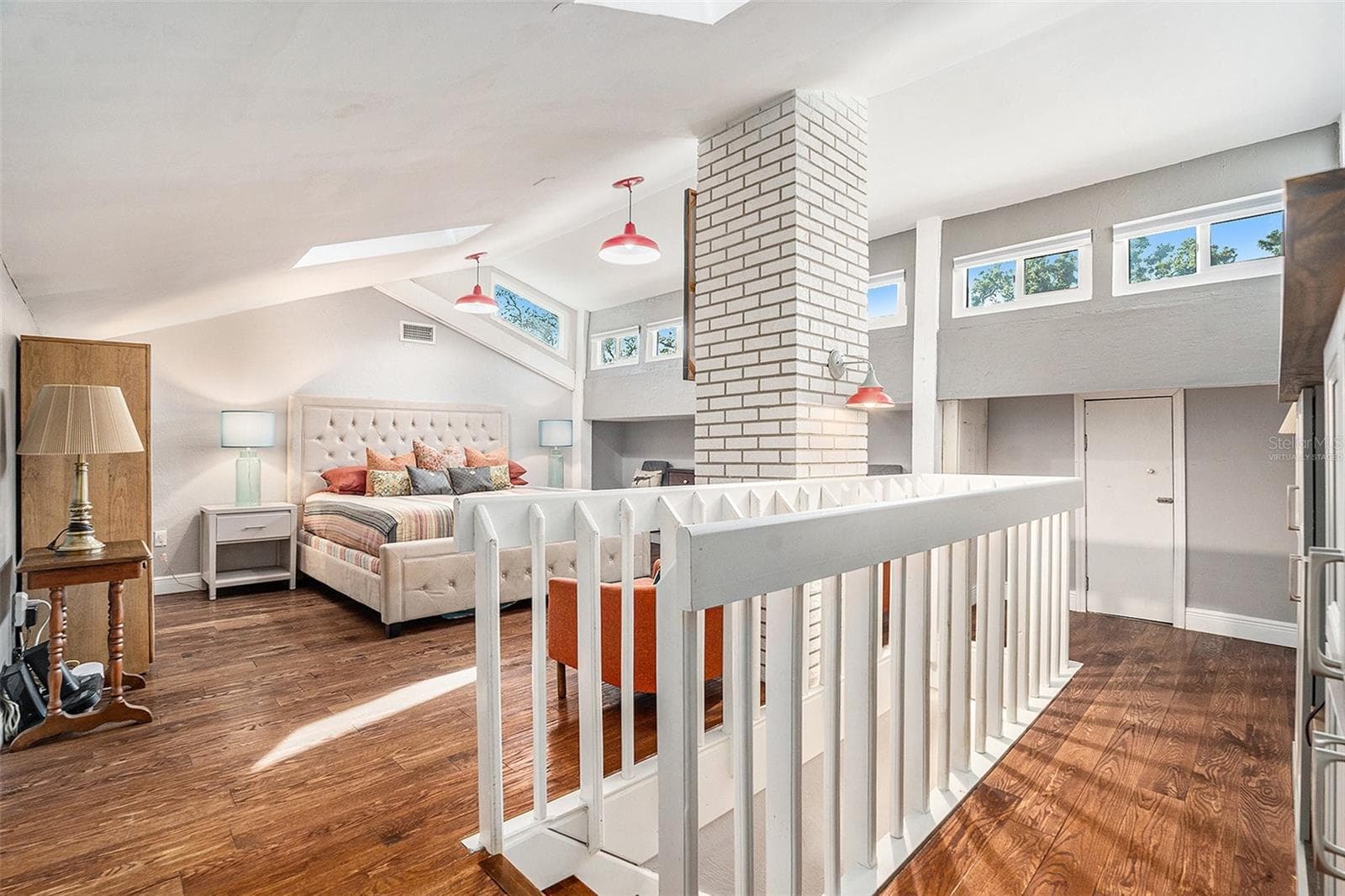 virtually staged - 2134 SERPENTINE CIR S, ST PETERSBURG