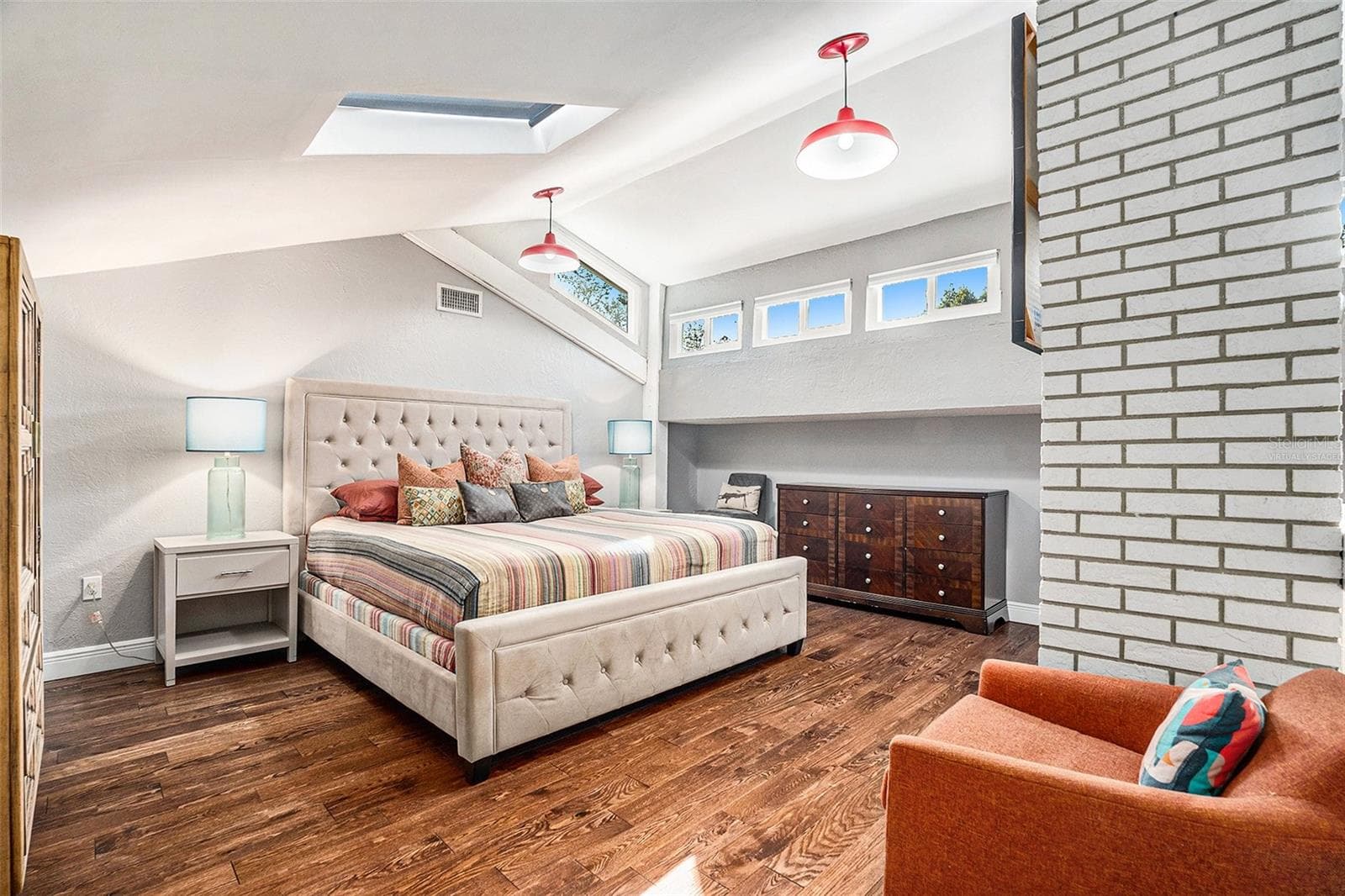 virtually staged - 2134 SERPENTINE CIR S, ST PETERSBURG