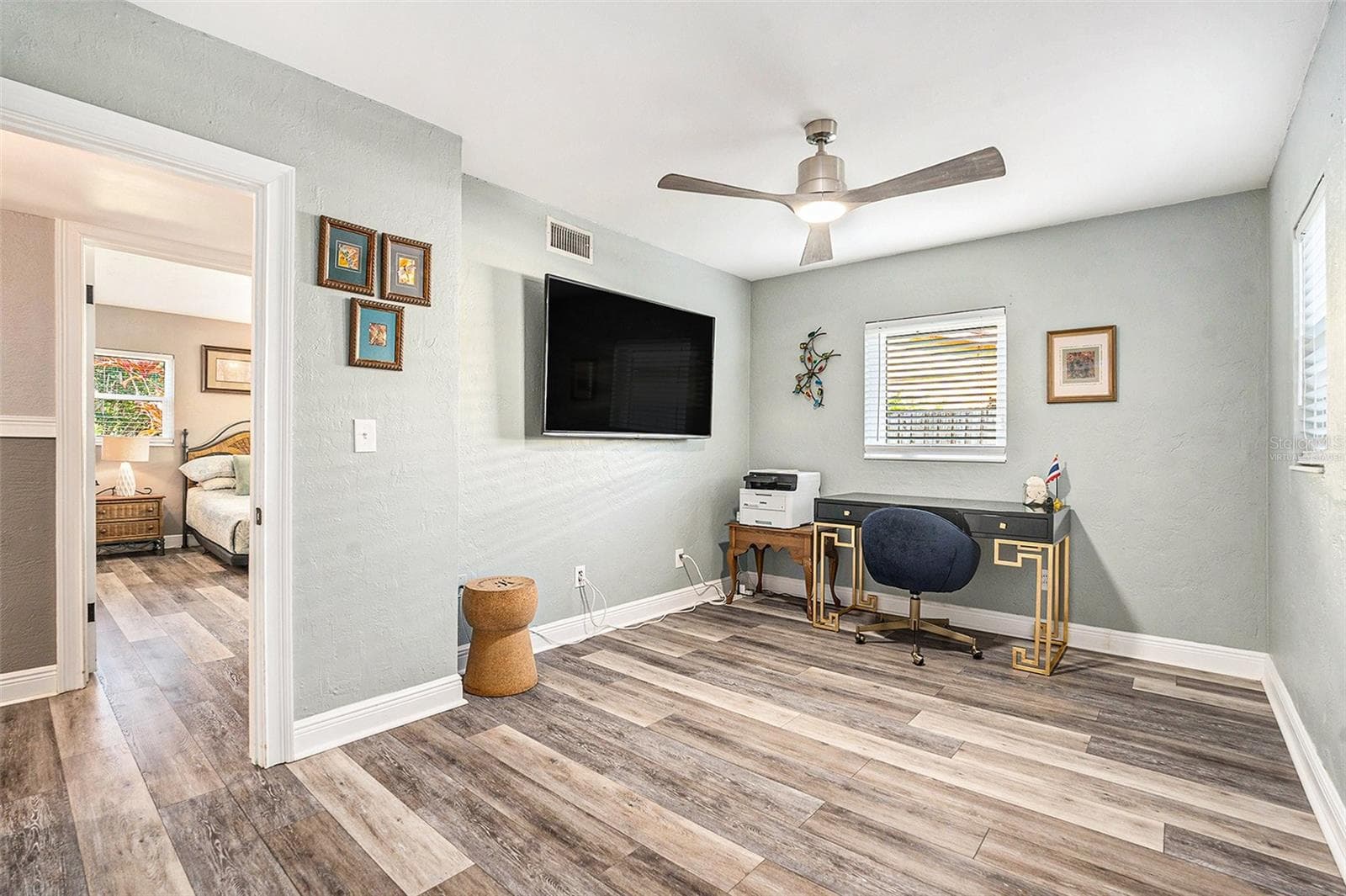 virtually staged - 2134 SERPENTINE CIR S, ST PETERSBURG