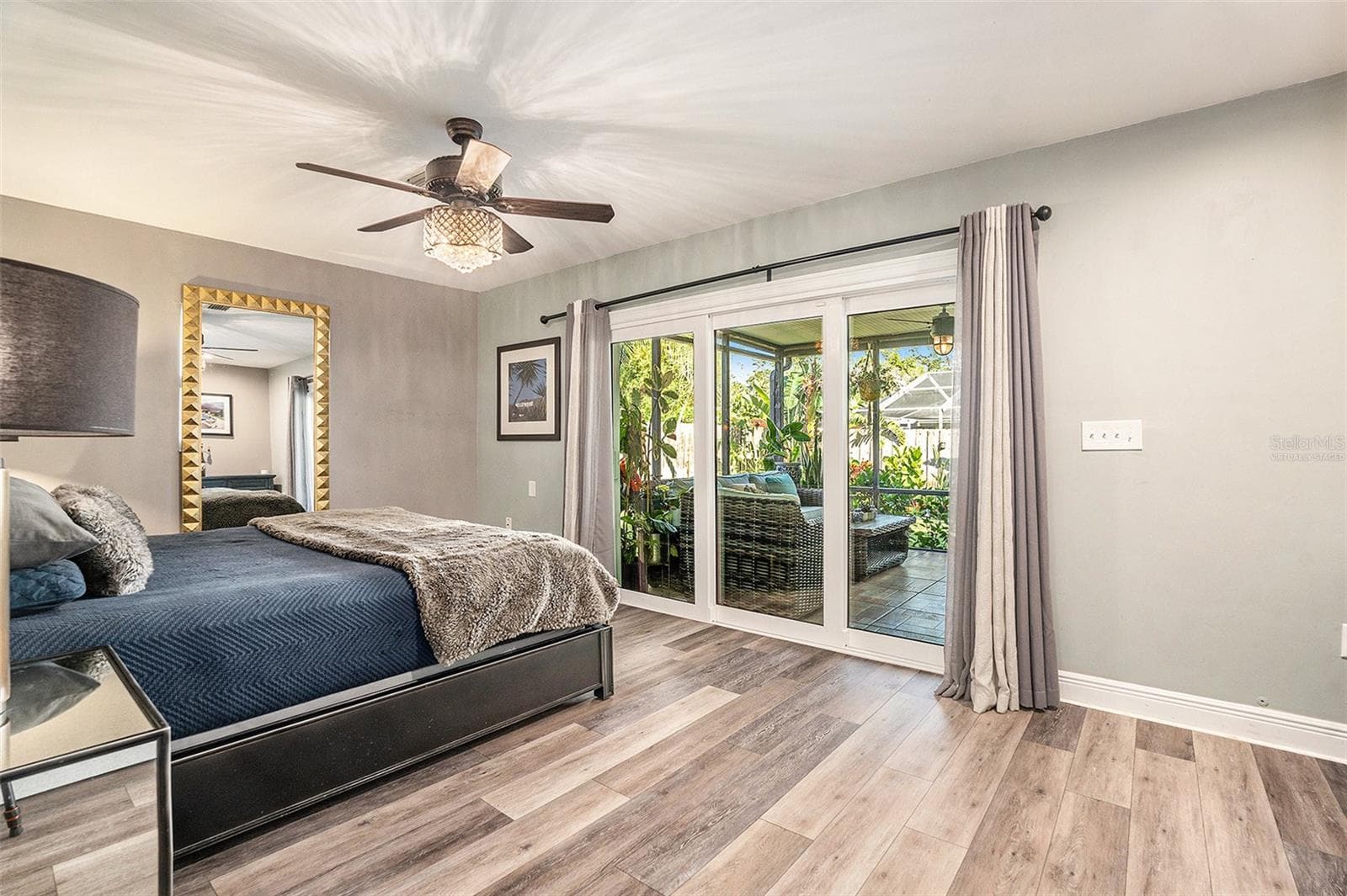 virtually staged - 2134 SERPENTINE CIR S, ST PETERSBURG