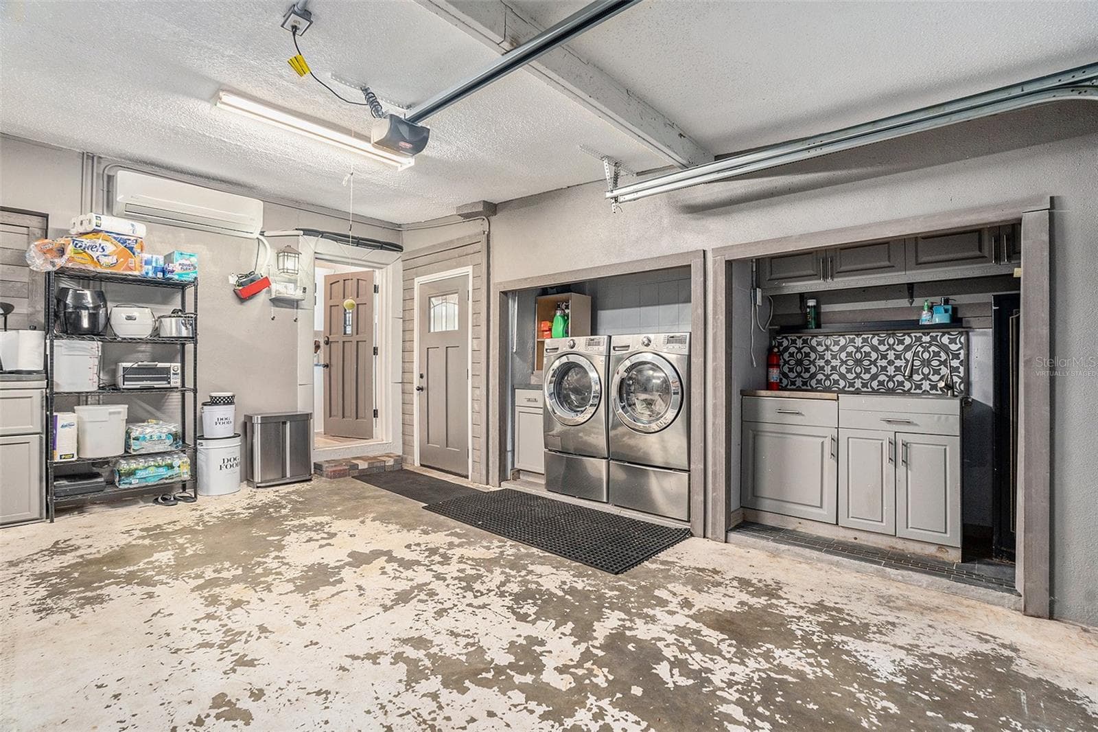 virtually staged - 2134 SERPENTINE CIR S, ST PETERSBURG