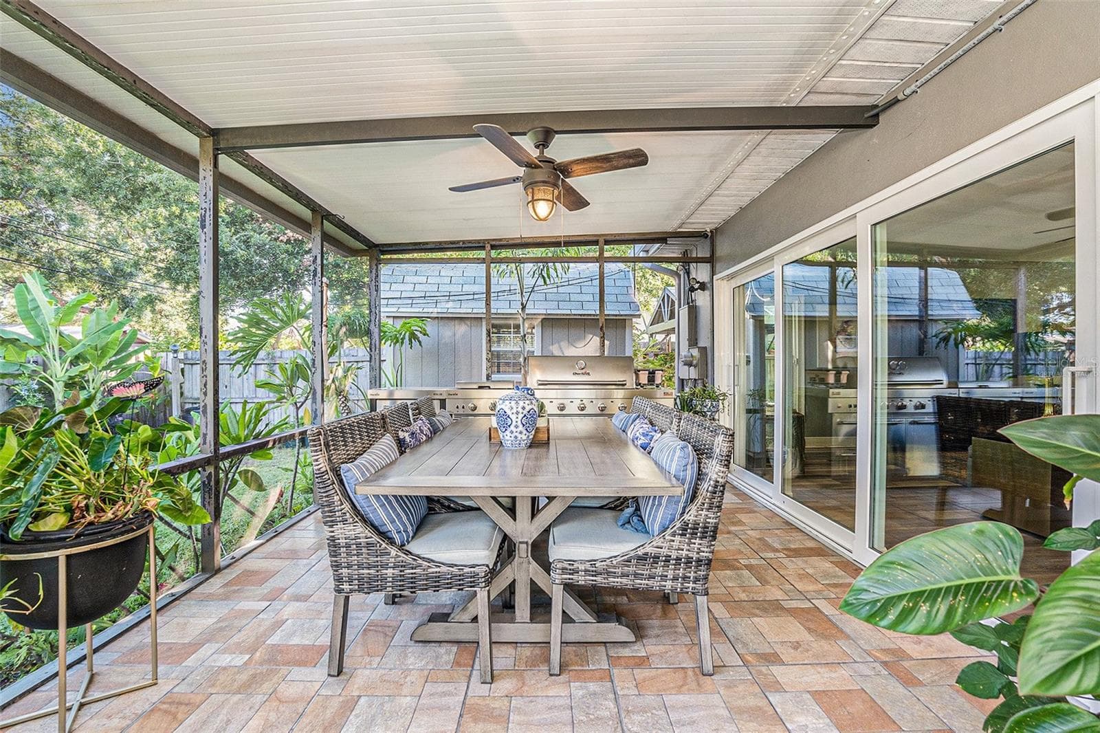 virtually staged - 2134 SERPENTINE CIR S, ST PETERSBURG