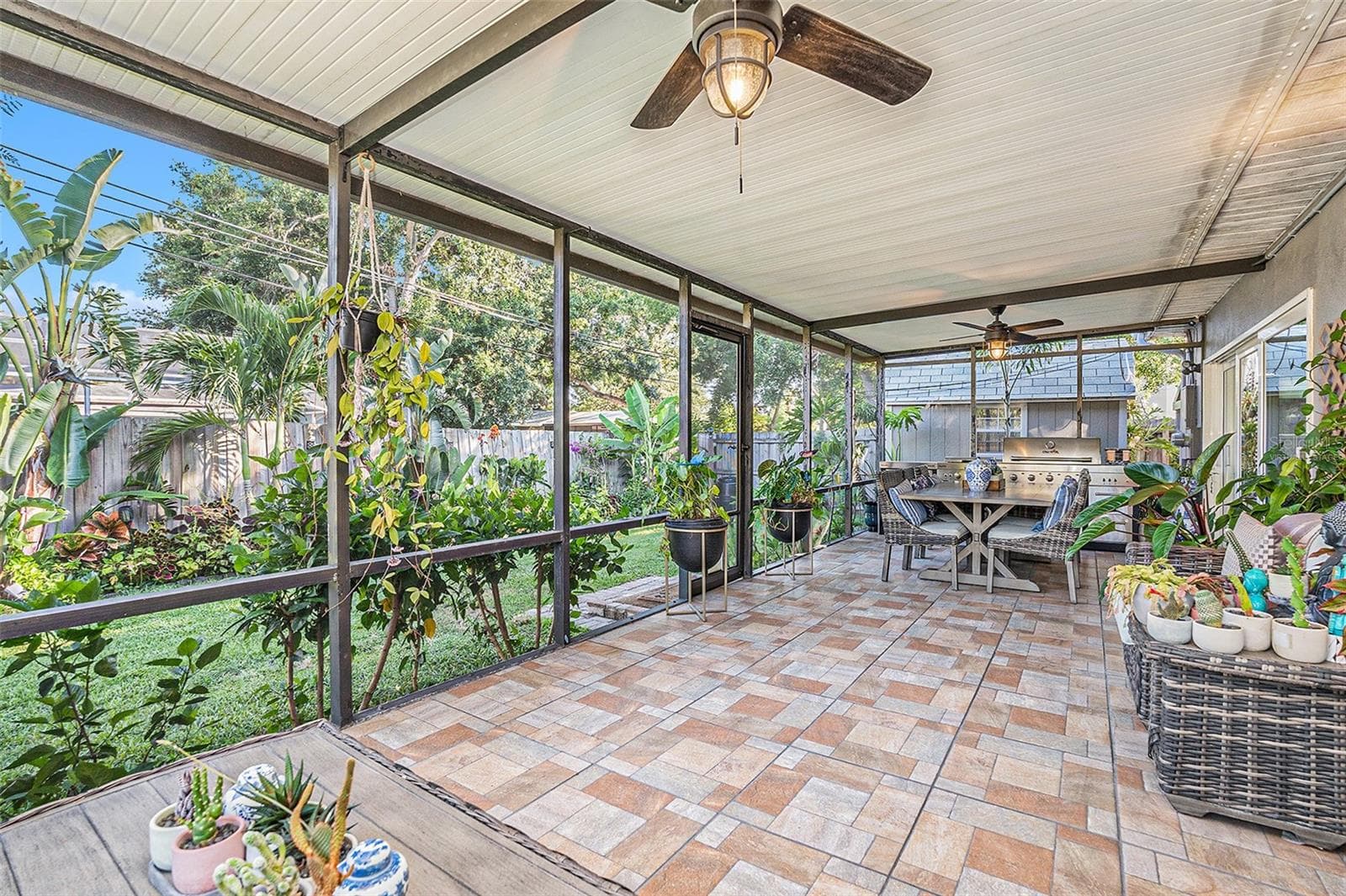 virtually staged - 2134 SERPENTINE CIR S, ST PETERSBURG