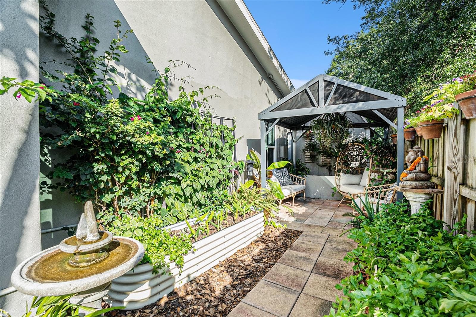 virtually staged - 2134 SERPENTINE CIR S, ST PETERSBURG
