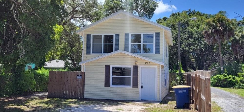Single Family Residence at 915 SEMINOLE ST, CLEARWATER, photo 3 of 14