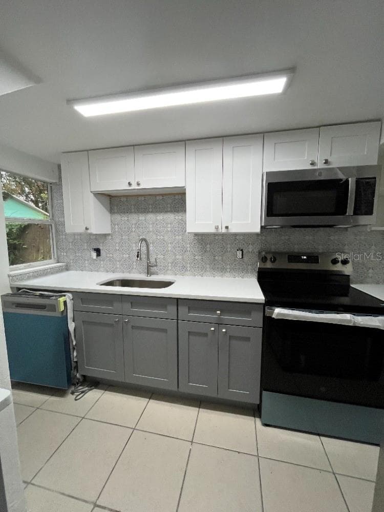 Single Family Residence at 915 SEMINOLE ST, CLEARWATER, photo 5 of 14