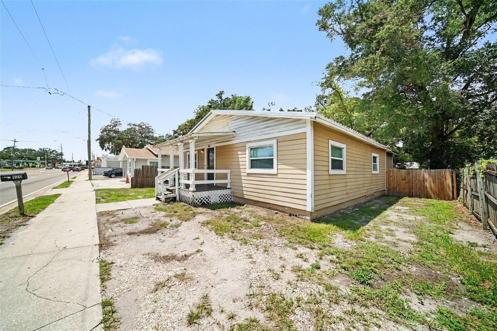 Single Family Residence at 920 E DR MARTIN LUTHER KING JR BLVD, TAMPA, photo 3 of 27