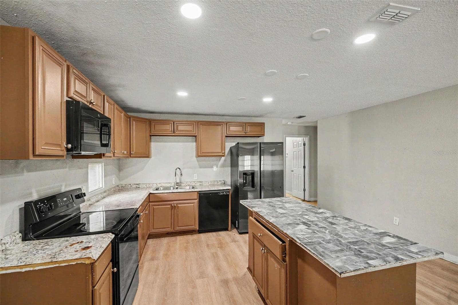 Single Family Residence at 920 E DR MARTIN LUTHER KING JR BLVD, TAMPA, photo 10 of 27